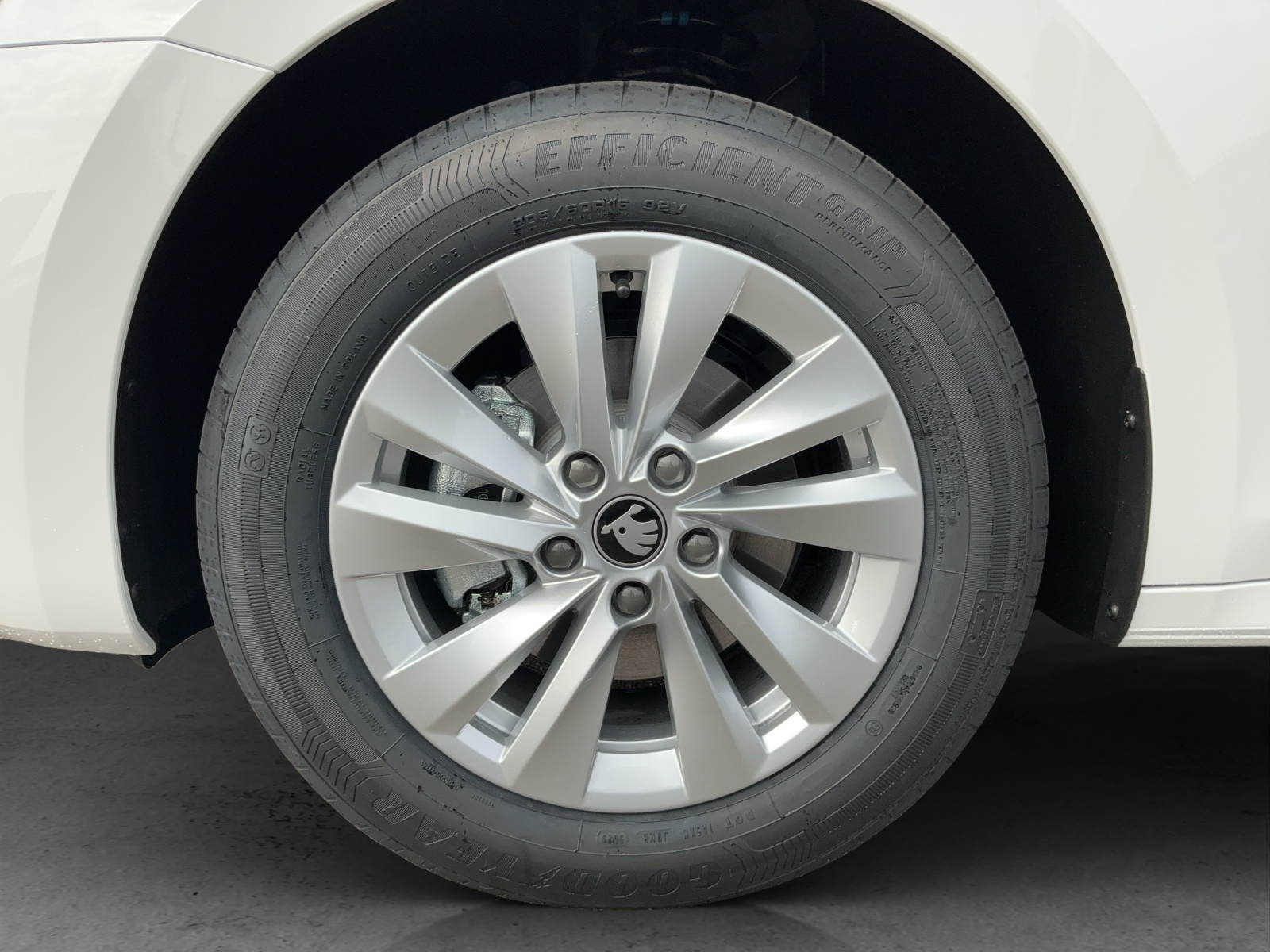 SKODA Octavia Combi 2.0 TDI DSG Selection-image-12