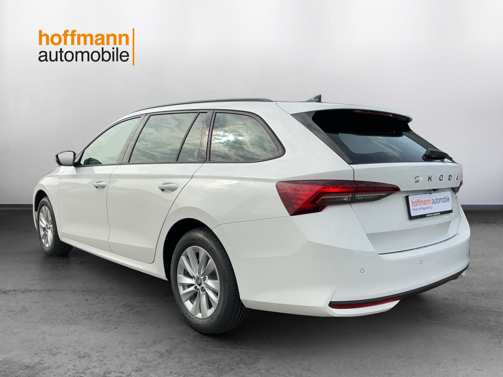SKODA Octavia Combi 2.0 TDI DSG Selection-image-5