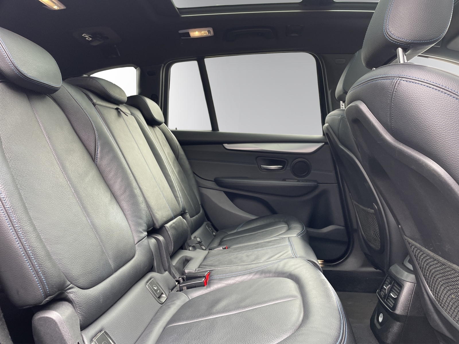 BMW 218d Gran Tourer Steptronic M Sport-image-12