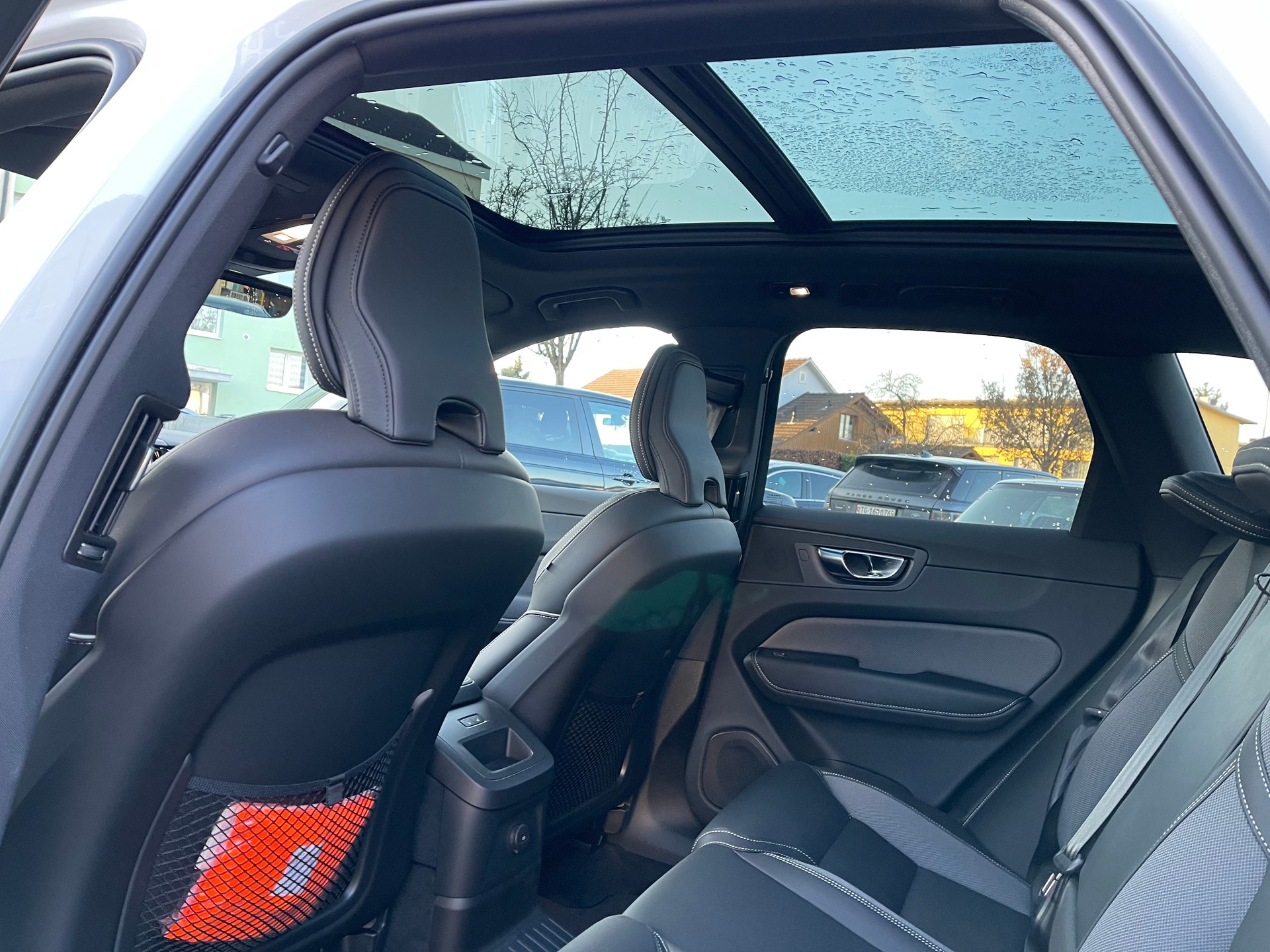 VOLVO XC60 2.0 T6 TE R-Design eAWD-image-16