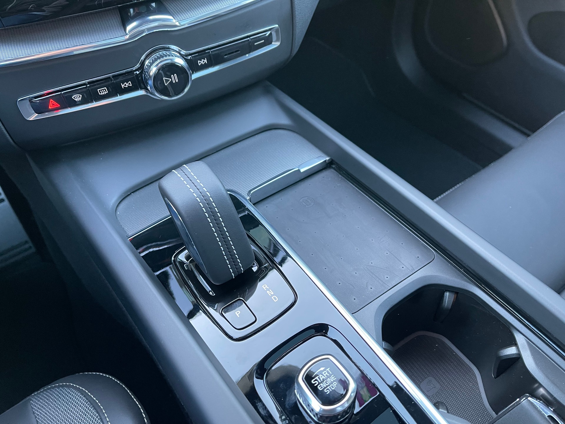 VOLVO XC60 2.0 T6 TE R-Design eAWD-image-14