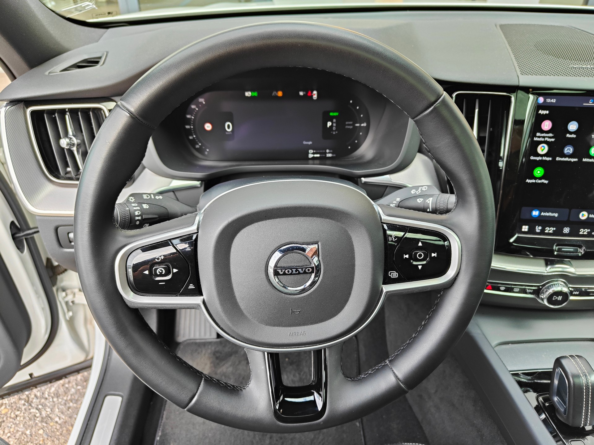 VOLVO XC60 2.0 T6 TE R-Design eAWD-image-10