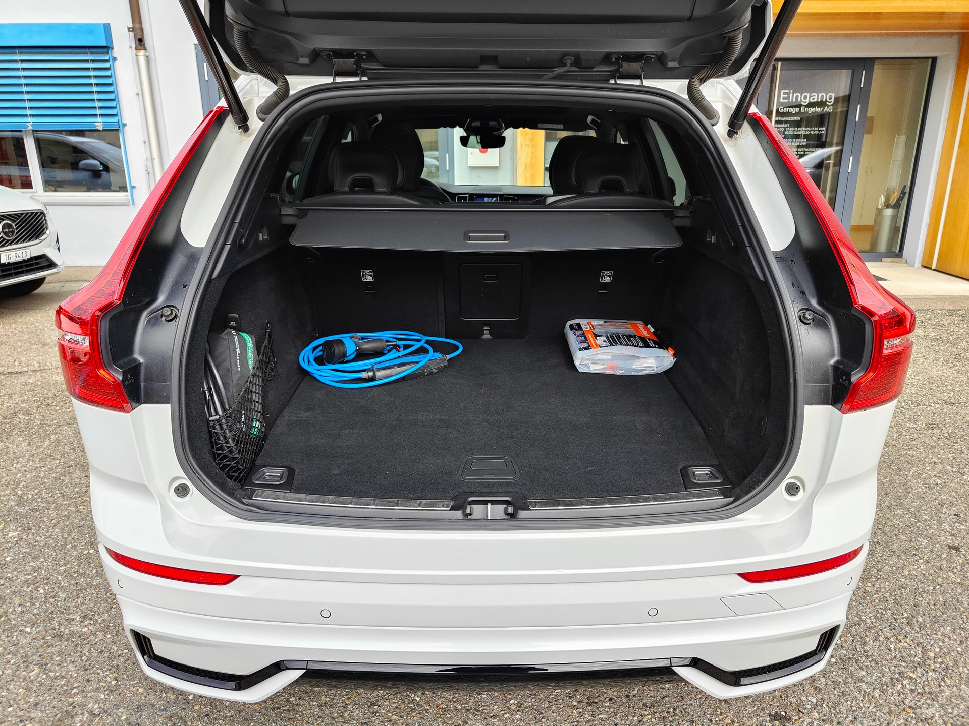 VOLVO XC60 2.0 T6 TE R-Design eAWD-image-18