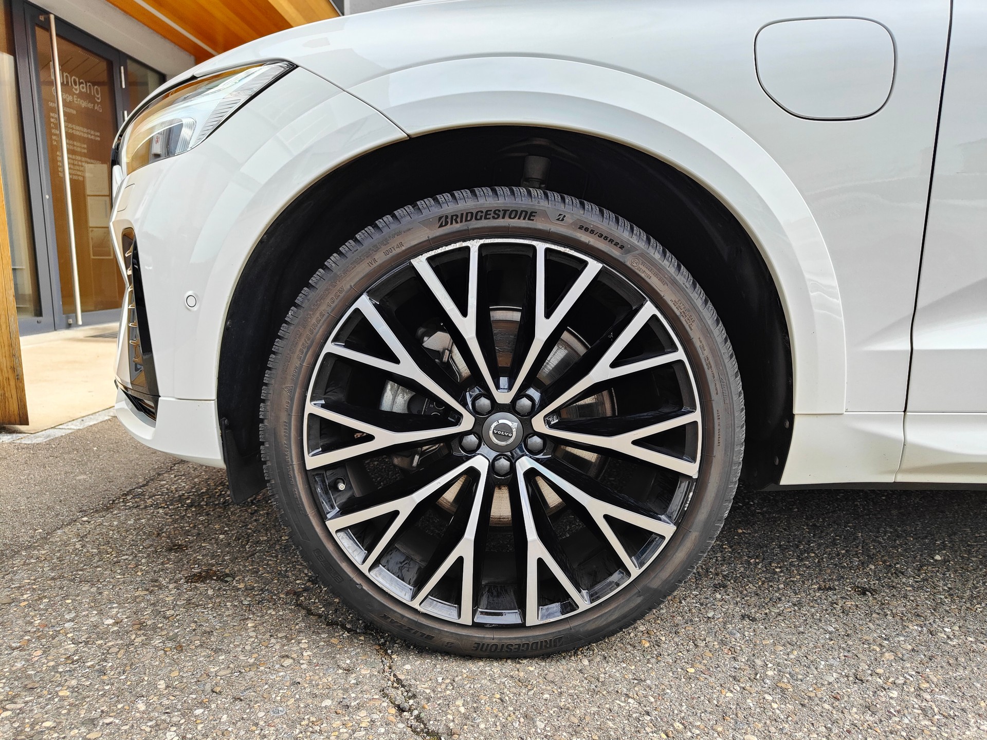 VOLVO XC60 2.0 T6 TE R-Design eAWD-image-5