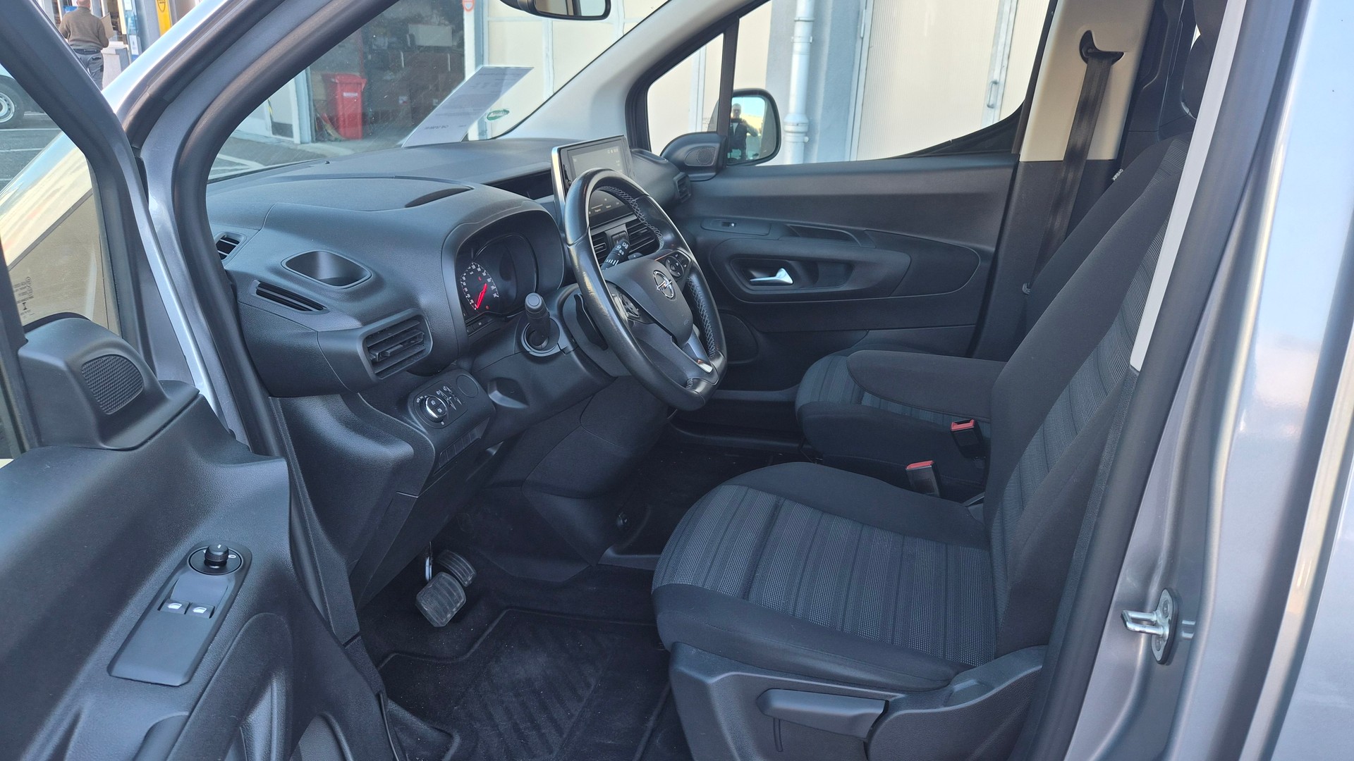 OPEL Combo Life XL 1.2 Edition-image-11