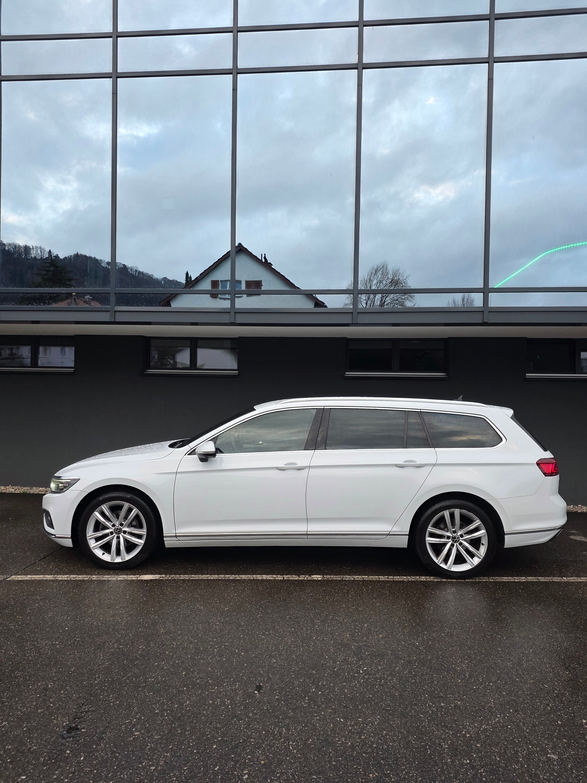 VW Passat 2.0 TDI BMT Elegance 4Motion DSG-image-4