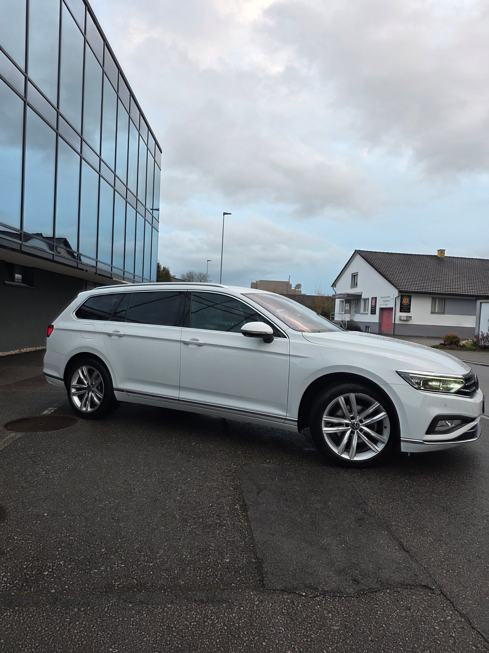 VW Passat 2.0 TDI BMT Elegance 4Motion DSG-image-2