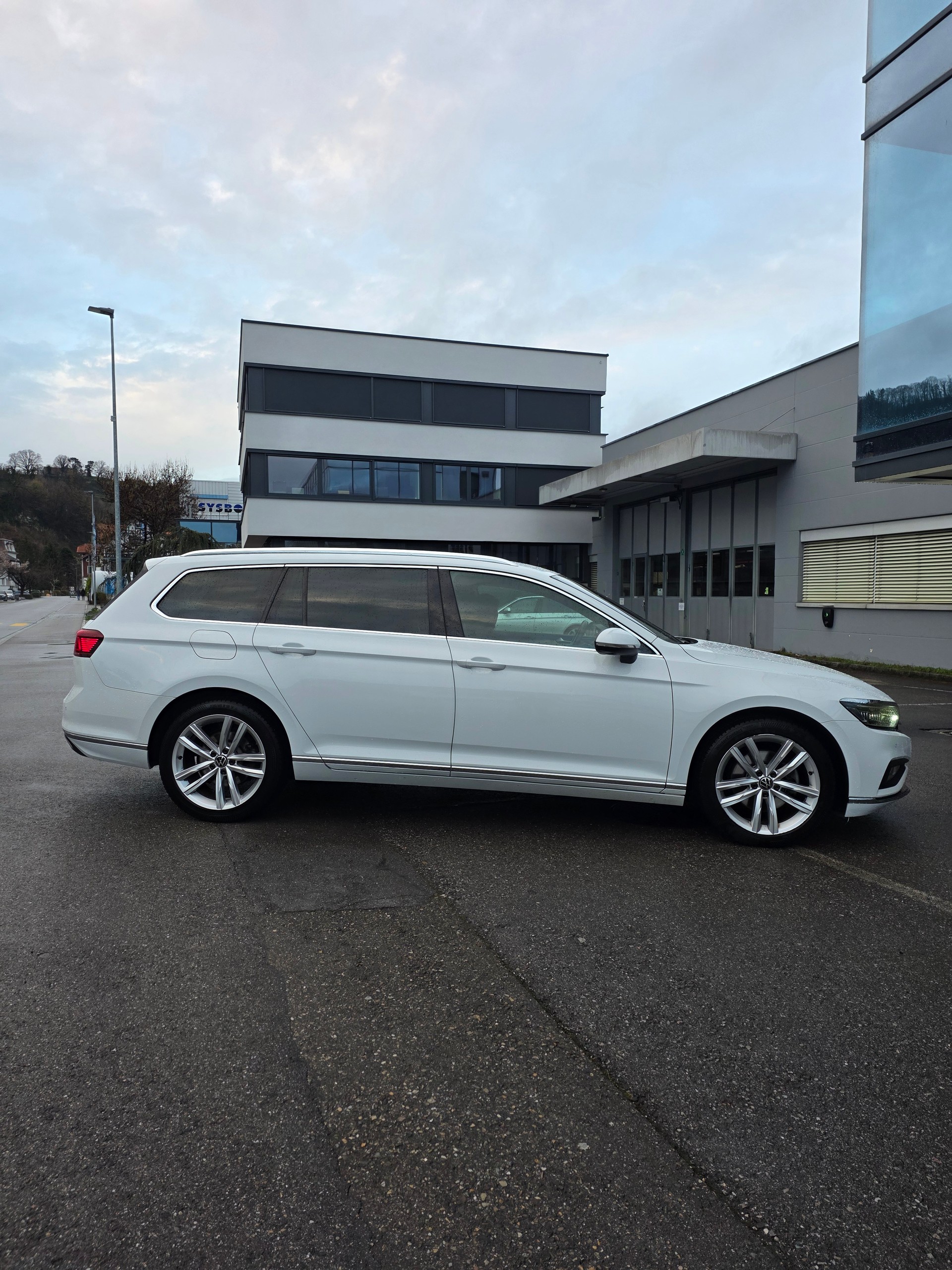 VW Passat 2.0 TDI BMT Elegance 4Motion DSG-image-3