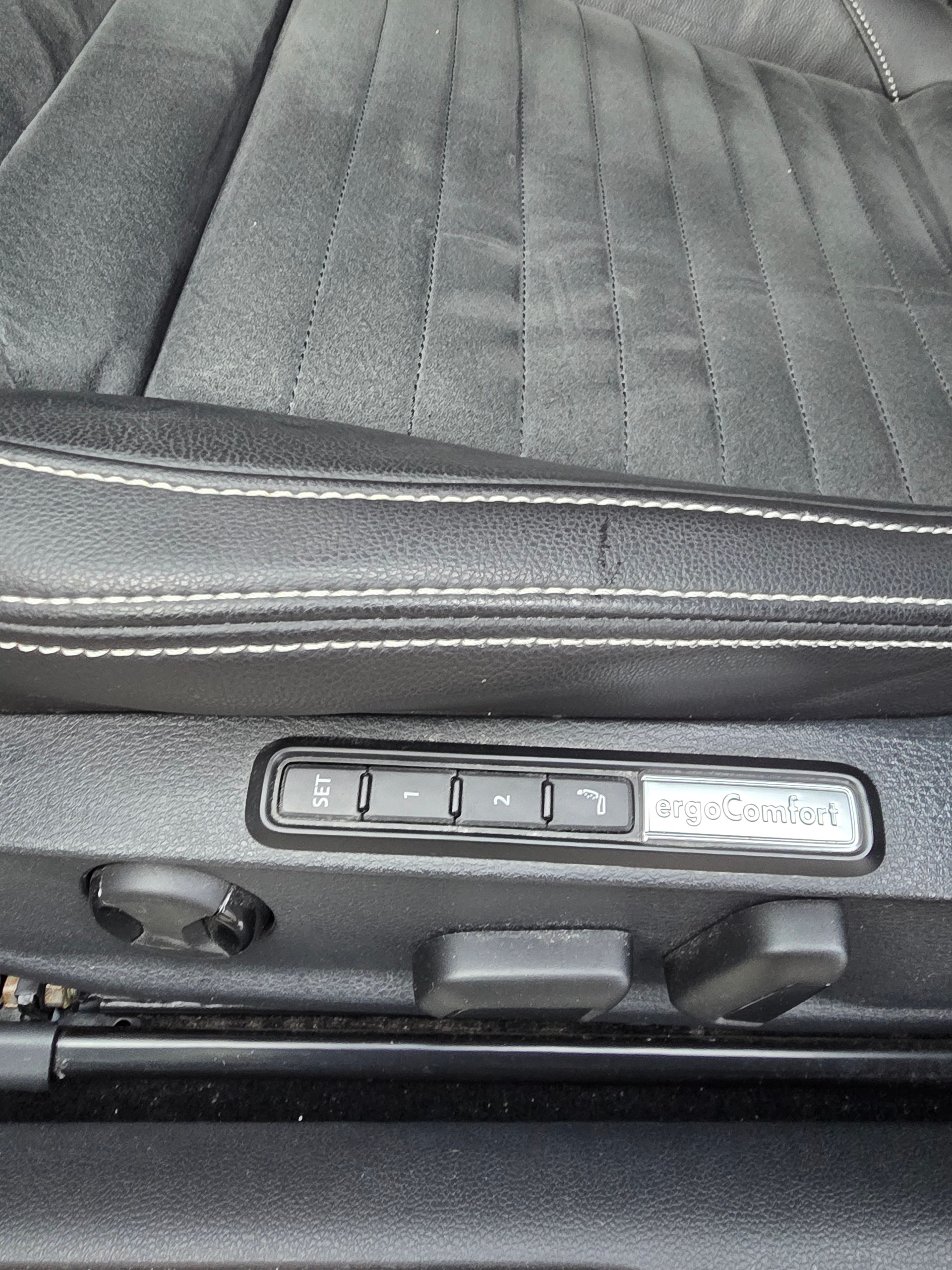 VW Passat 2.0 TDI BMT Elegance 4Motion DSG-image-10