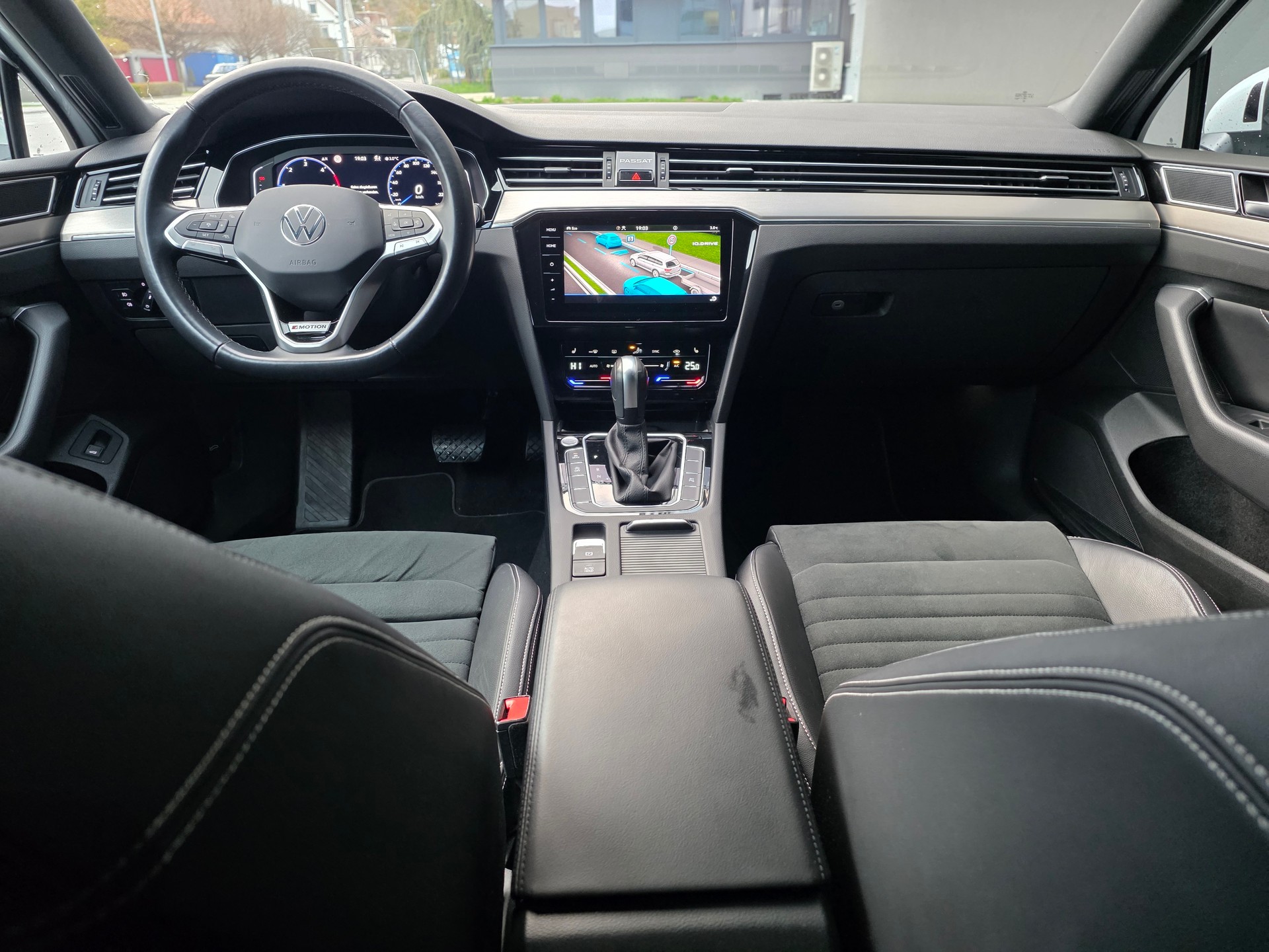 VW Passat 2.0 TDI BMT Elegance 4Motion DSG-image-7
