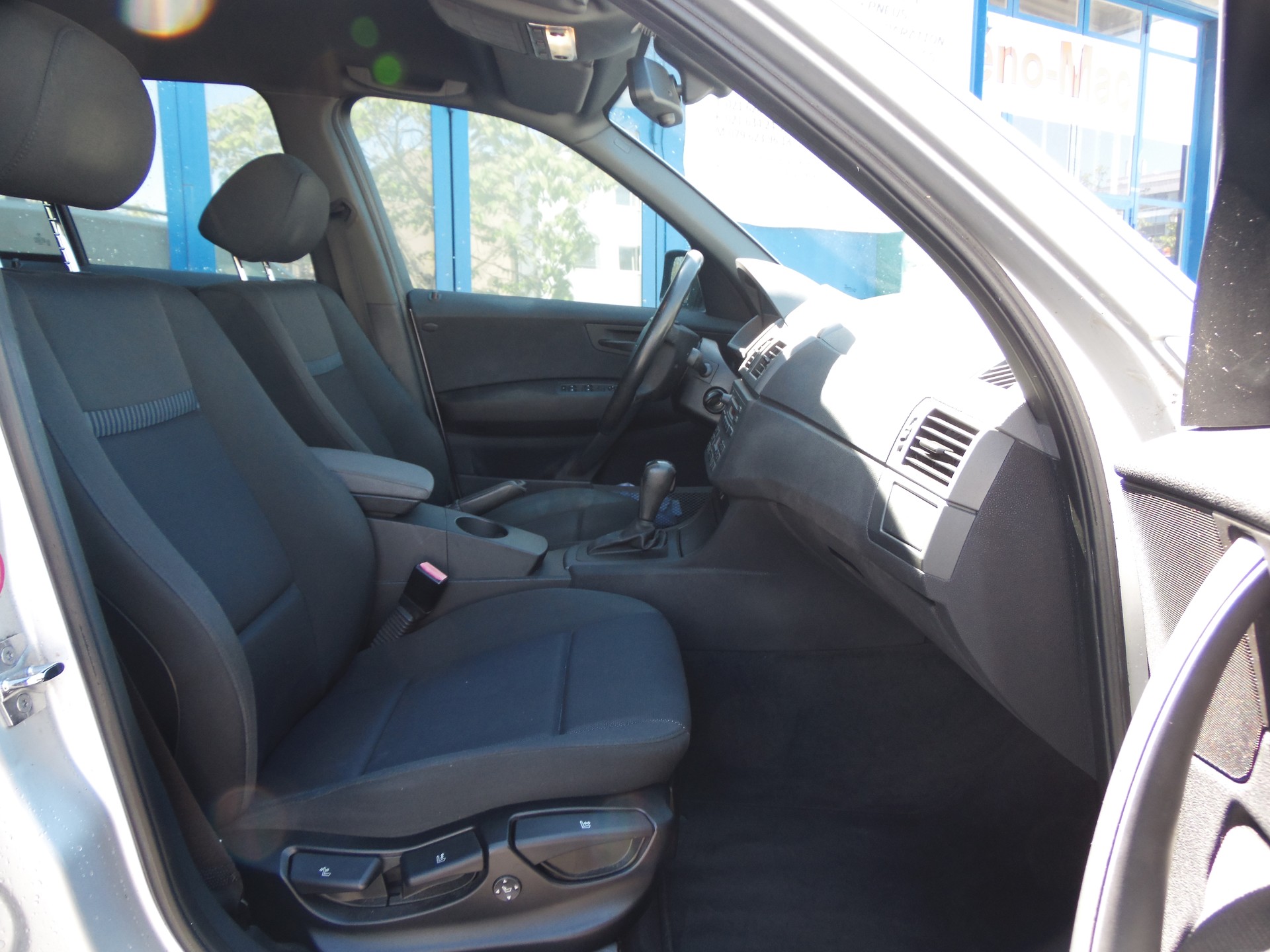 BMW X3 3.0i-image-7