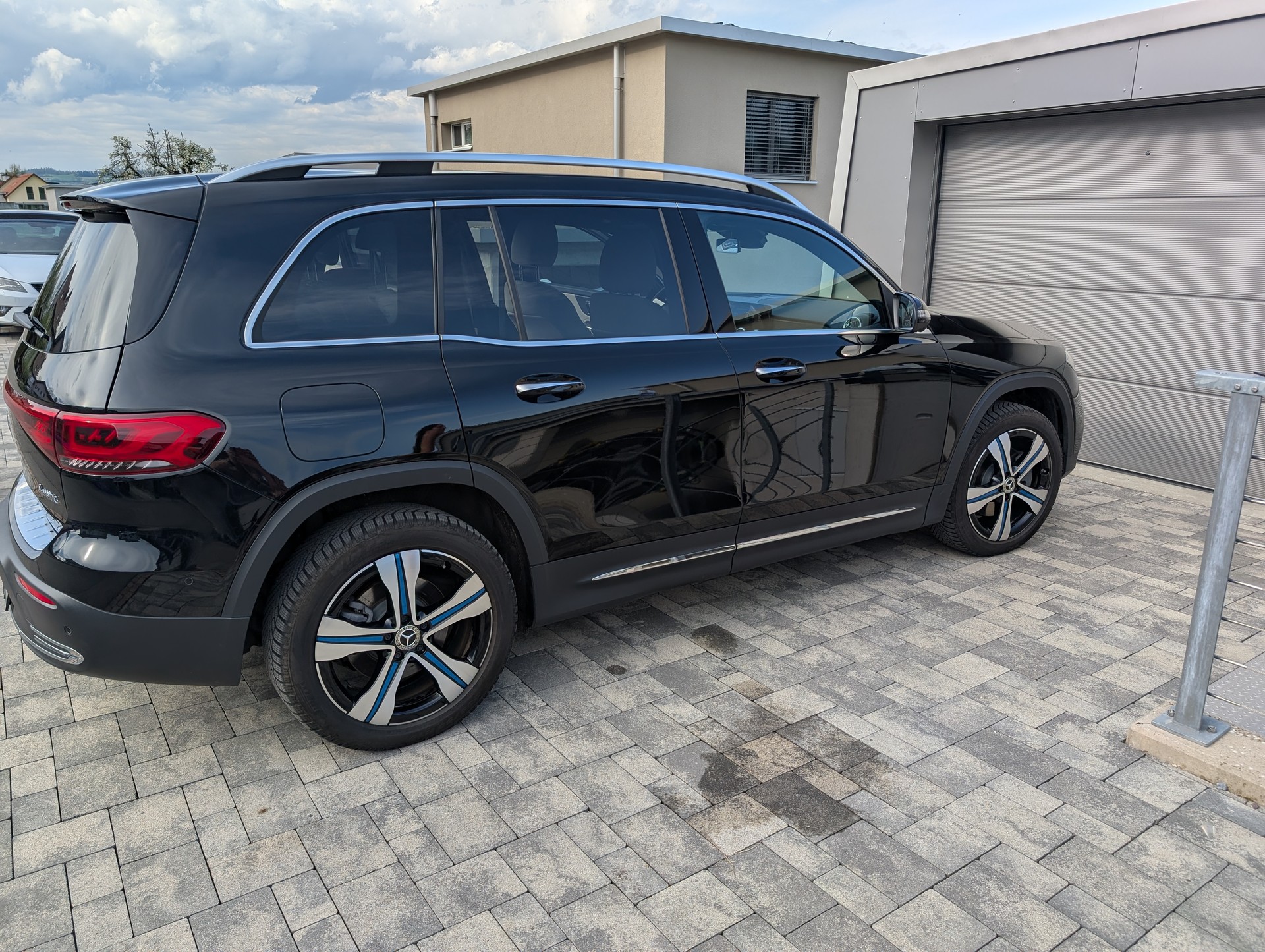 MERCEDES-BENZ EQB 350 4Matic-image-2