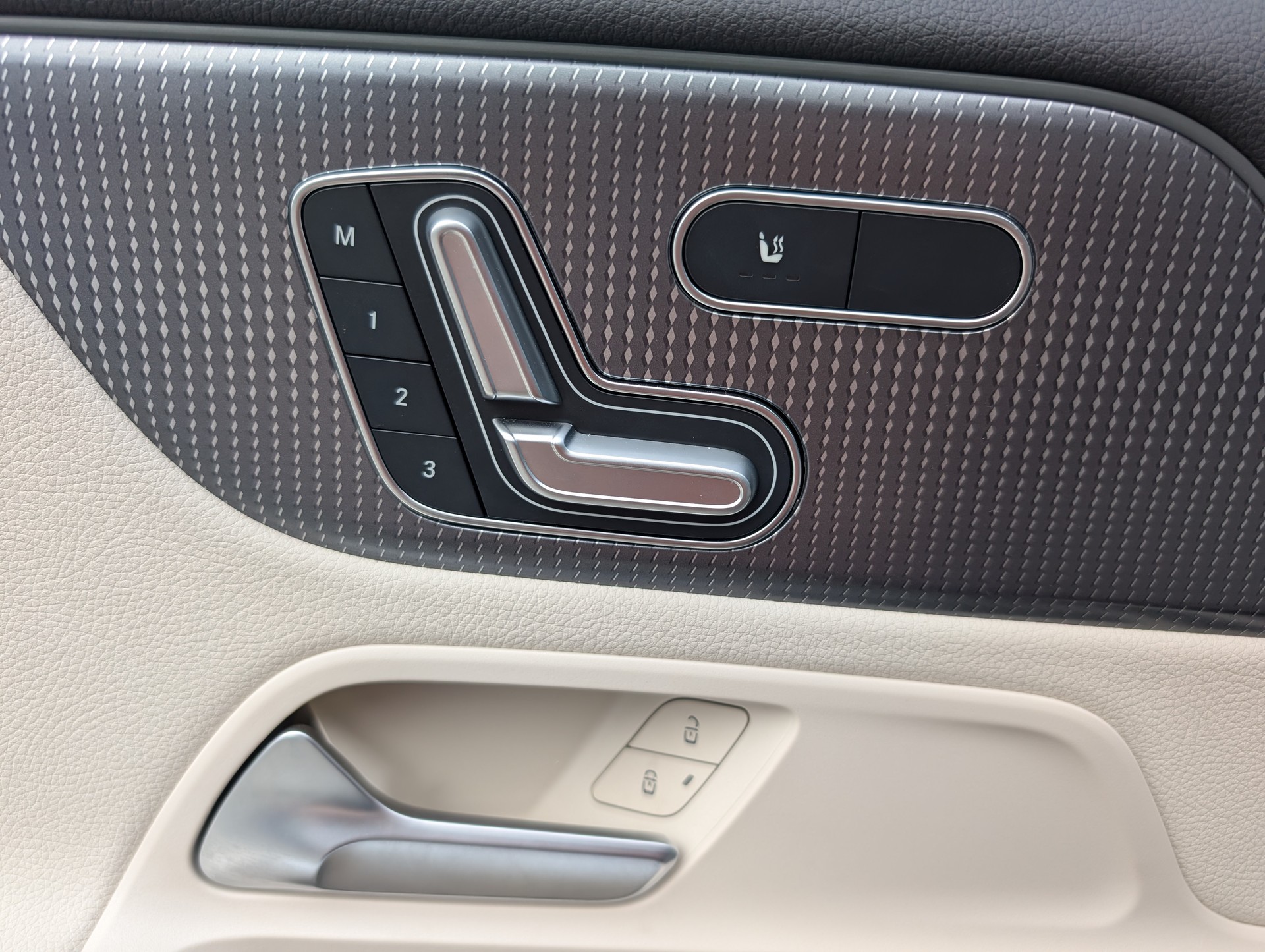 MERCEDES-BENZ EQB 350 4Matic-image-11