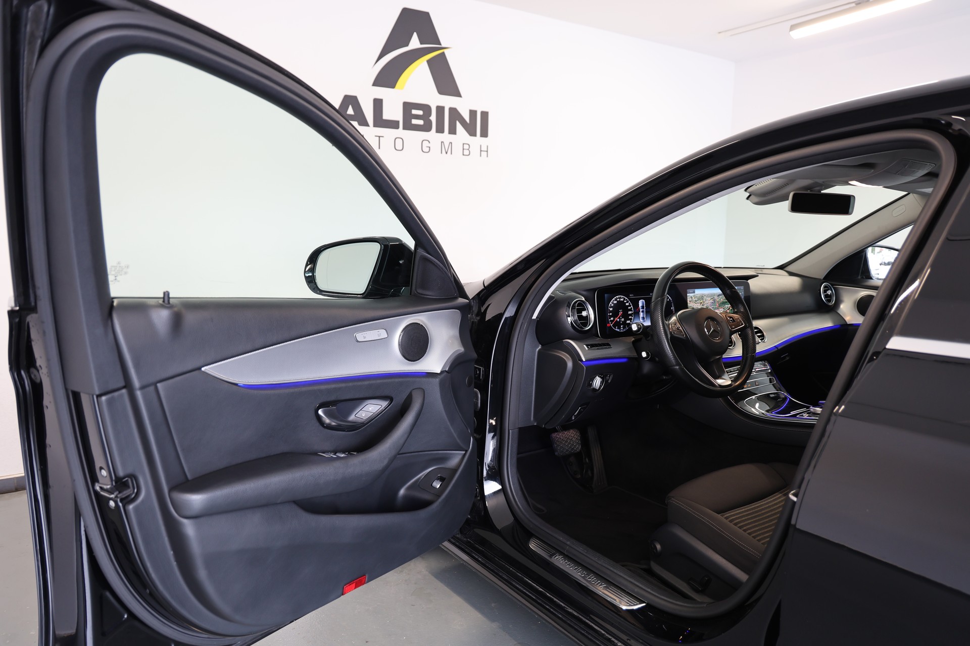 MERCEDES-BENZ E 220 d 9G-Tronic-image-4