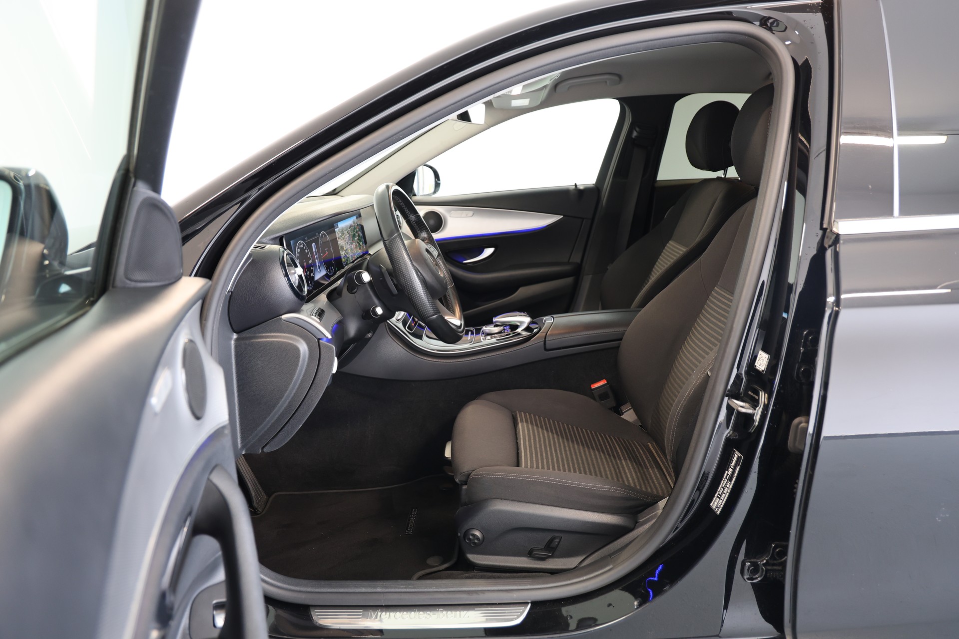 MERCEDES-BENZ E 220 d 9G-Tronic-image-5