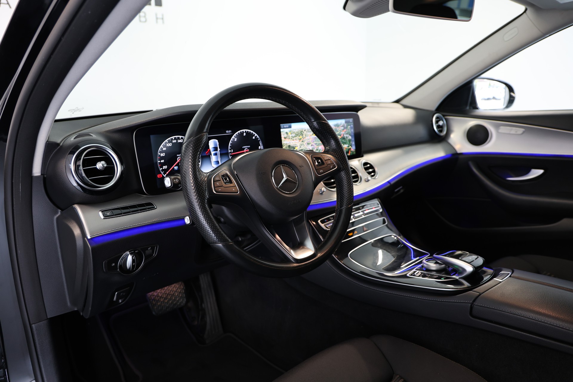 MERCEDES-BENZ E 220 d 9G-Tronic-image-7