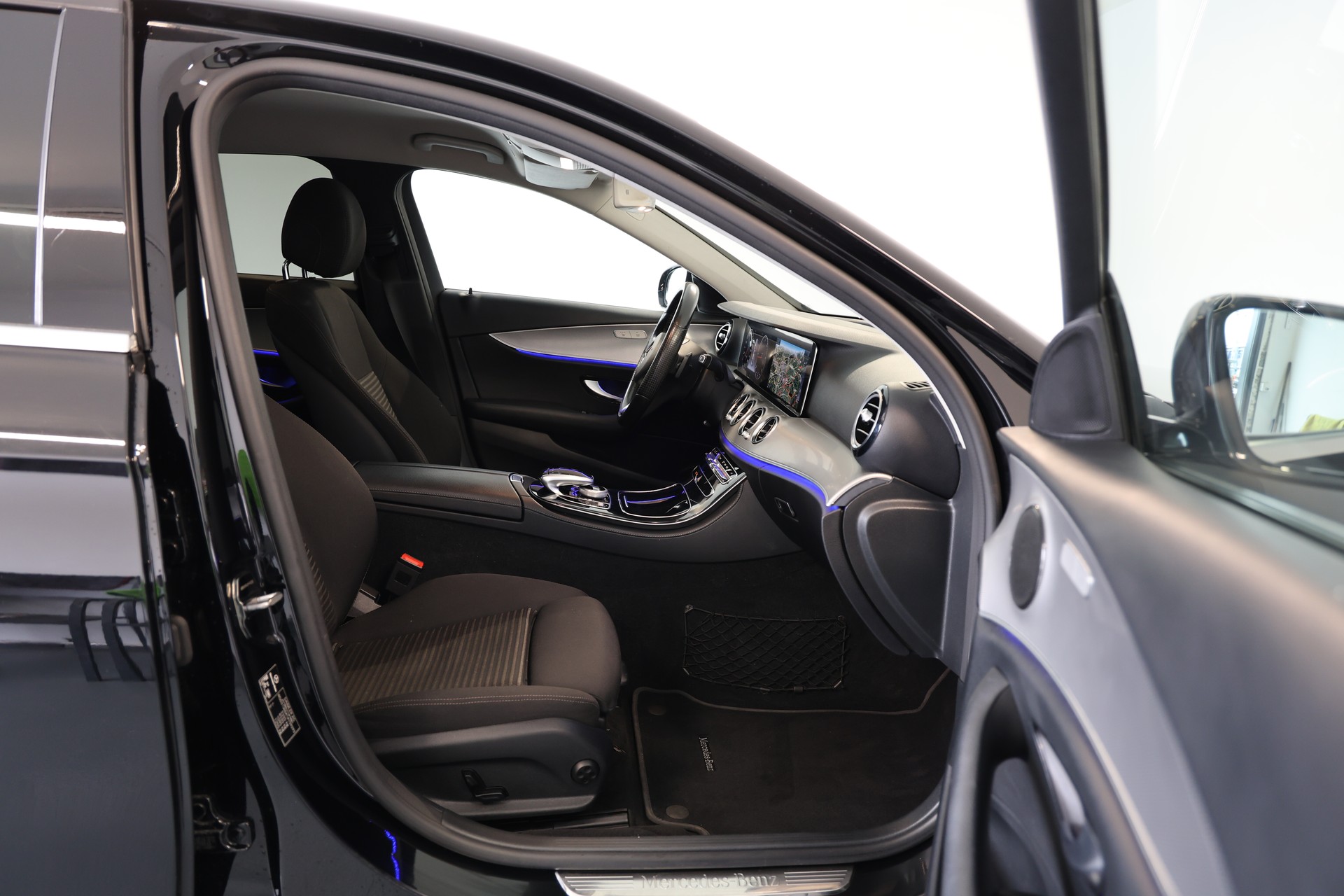 MERCEDES-BENZ E 220 d 9G-Tronic-image-11