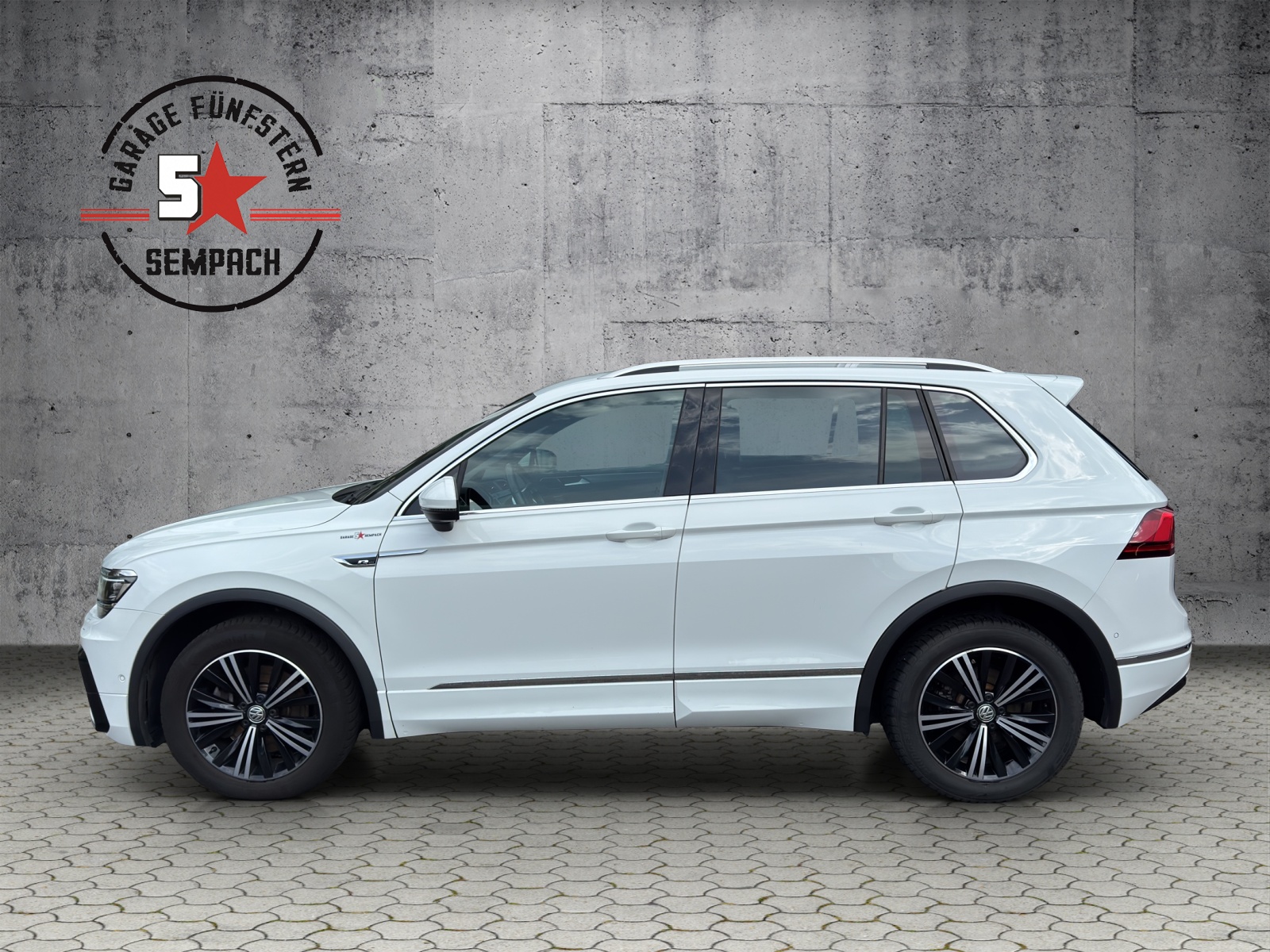VW Tiguan 2.0TSI Highline 4Motion DSG-showroom-element-1