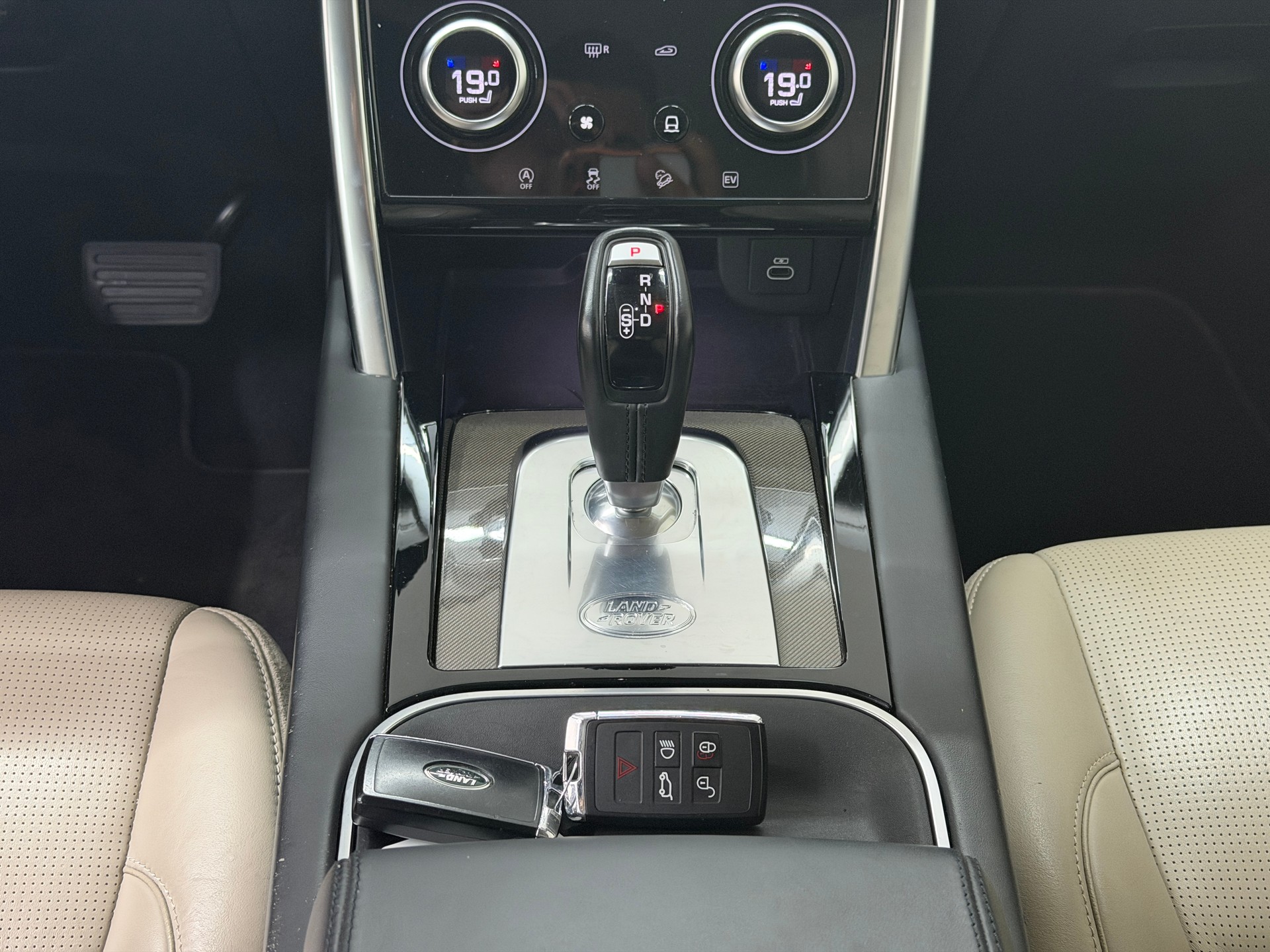 LAND ROVER Discovery Sport P300e 1.5 PHEV HSE AT8-image-13