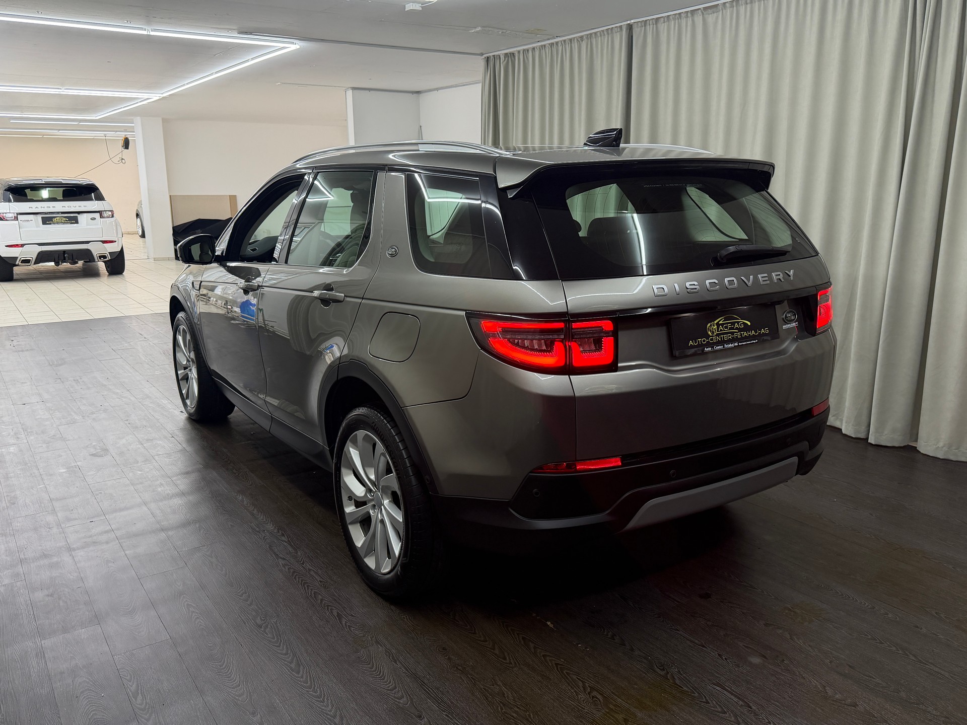 LAND ROVER Discovery Sport P300e 1.5 PHEV HSE AT8-image-5