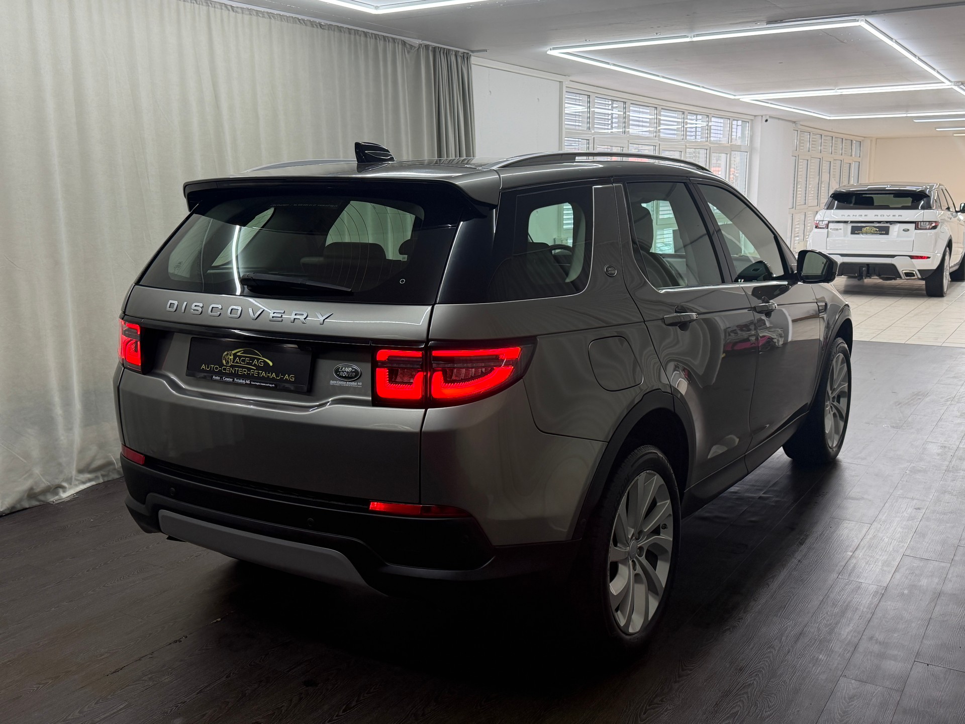 LAND ROVER Discovery Sport P300e 1.5 PHEV HSE AT8-image-4