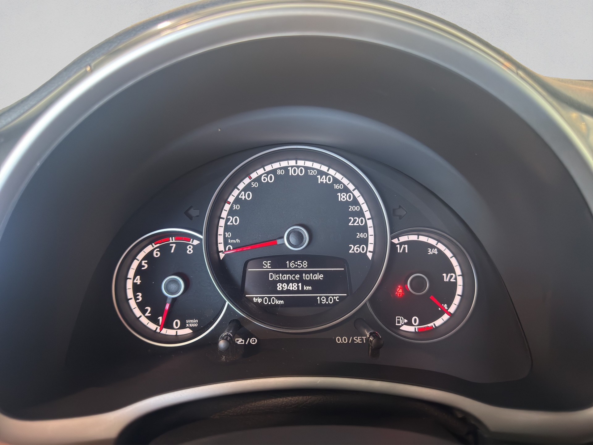 VW Beetle Cabrio 2.0 TSI Sport-image-10