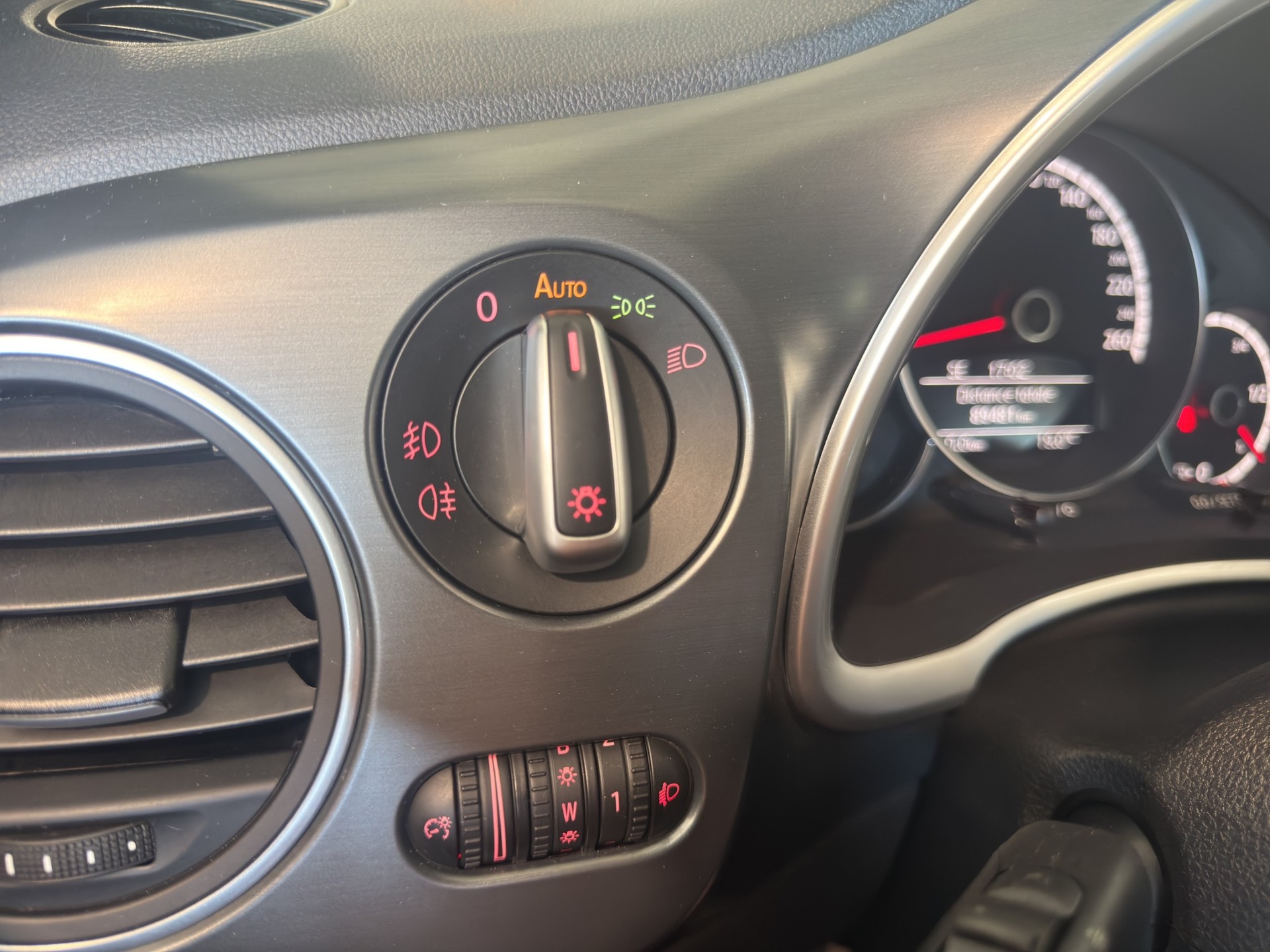 VW Beetle Cabrio 2.0 TSI Sport-image-21