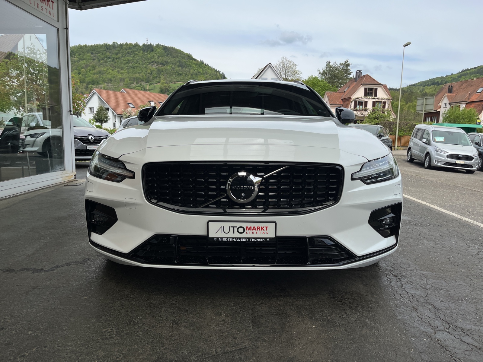 VOLVO V60 B4 Benzin Mild Hybrid Ultimate Dark DCT-image-5