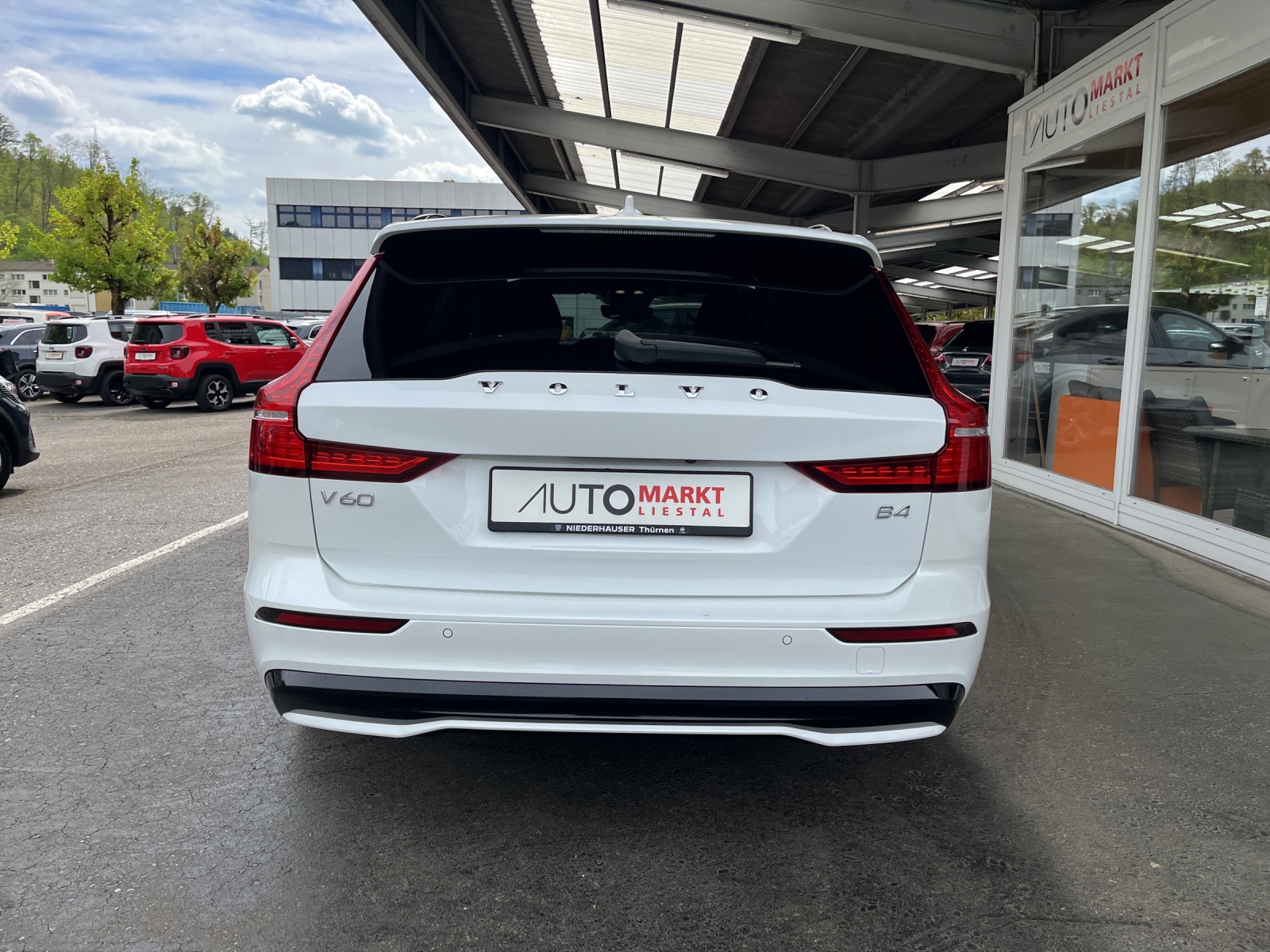 VOLVO V60 B4 Benzin Mild Hybrid Ultimate Dark DCT-image-3