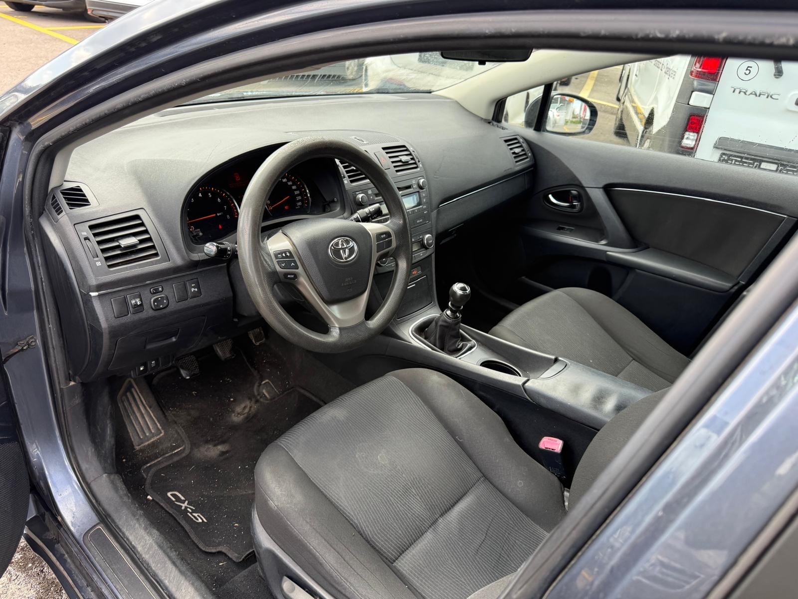TOYOTA Avensis Sportswagon 1.8 Linea Terra-image-6