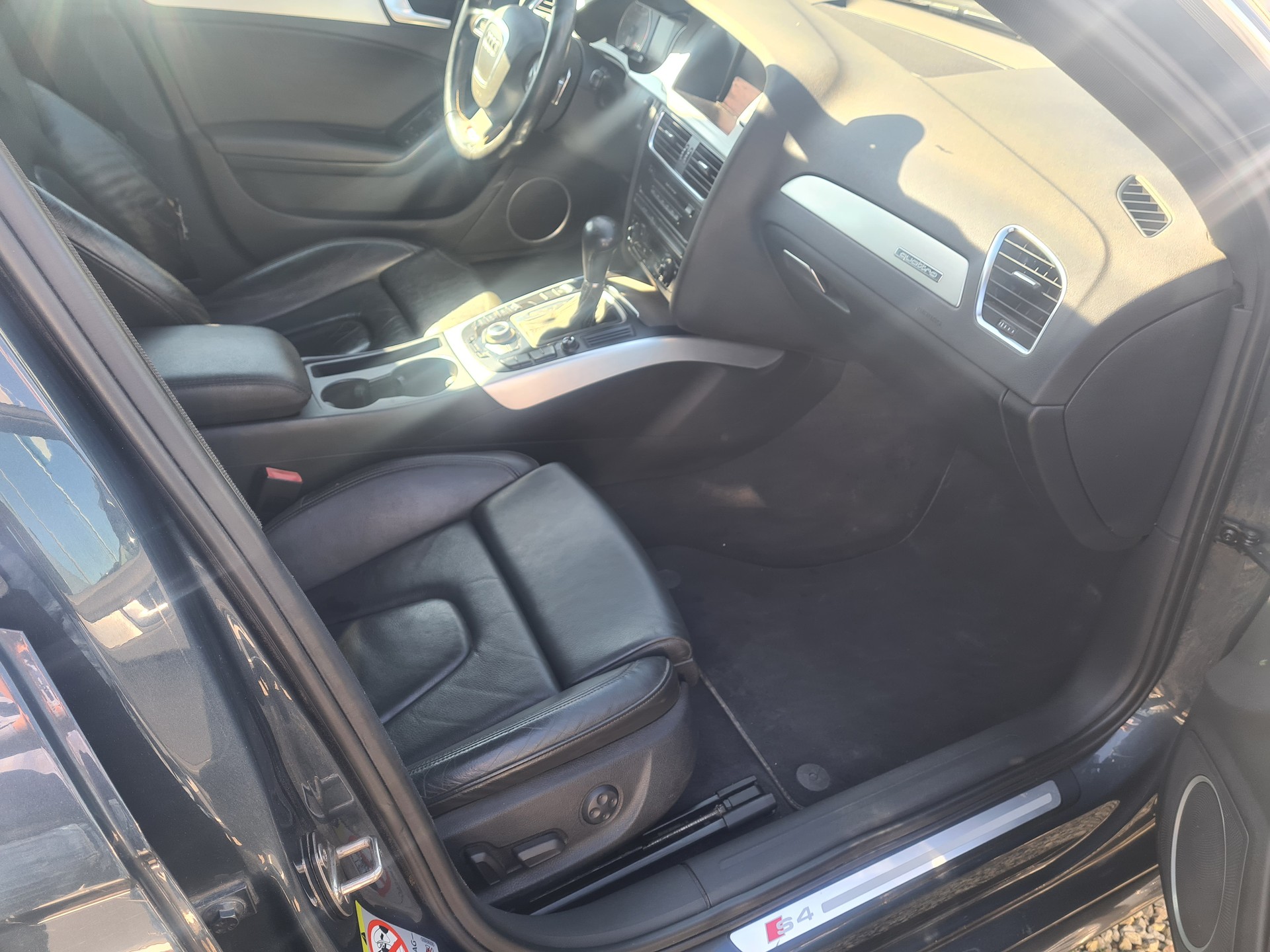AUDI S4 Avant 3.0 TFSI quattro S-tronic-image-7