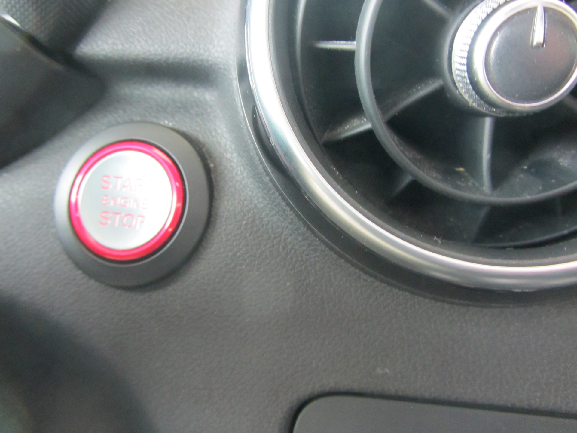 AUDI S1 Sportback 2.0 TFSI Sport quattro-image-10