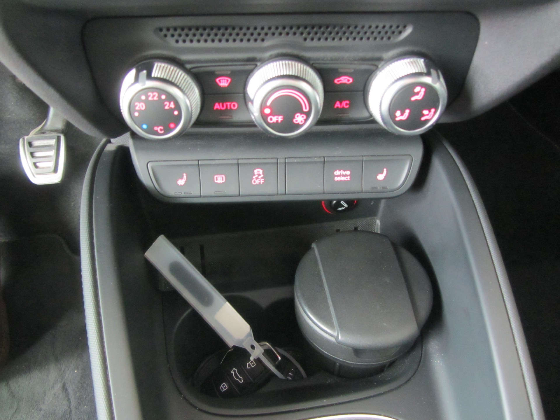 AUDI S1 Sportback 2.0 TFSI Sport quattro-image-7