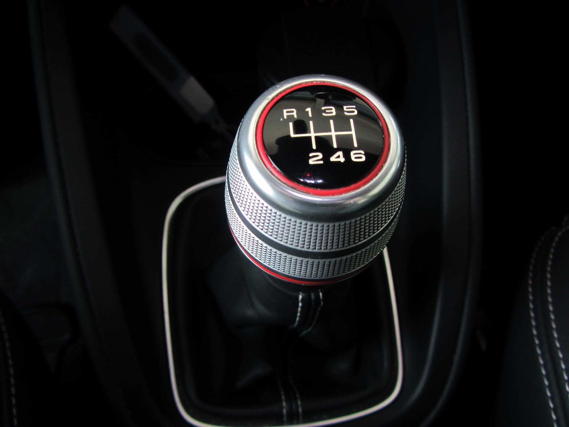 AUDI S1 Sportback 2.0 TFSI Sport quattro-image-8
