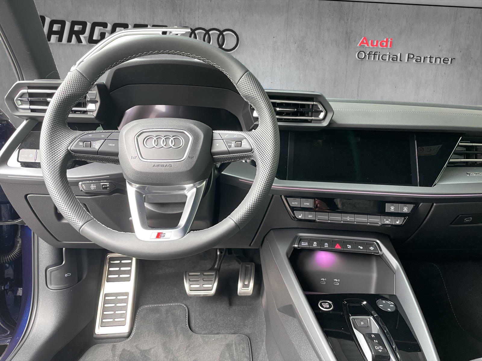 AUDI A3 Limousine TFSI 150 kW quattro S line S-tronic-image-9