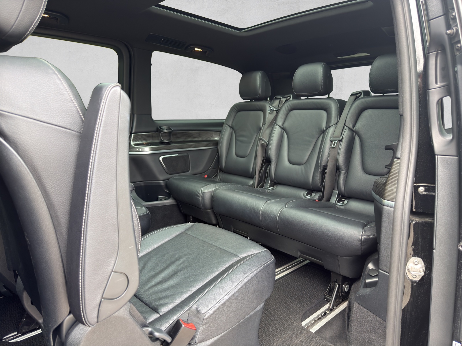 MERCEDES-BENZ EQV 300 Avantgarde lang-image-9