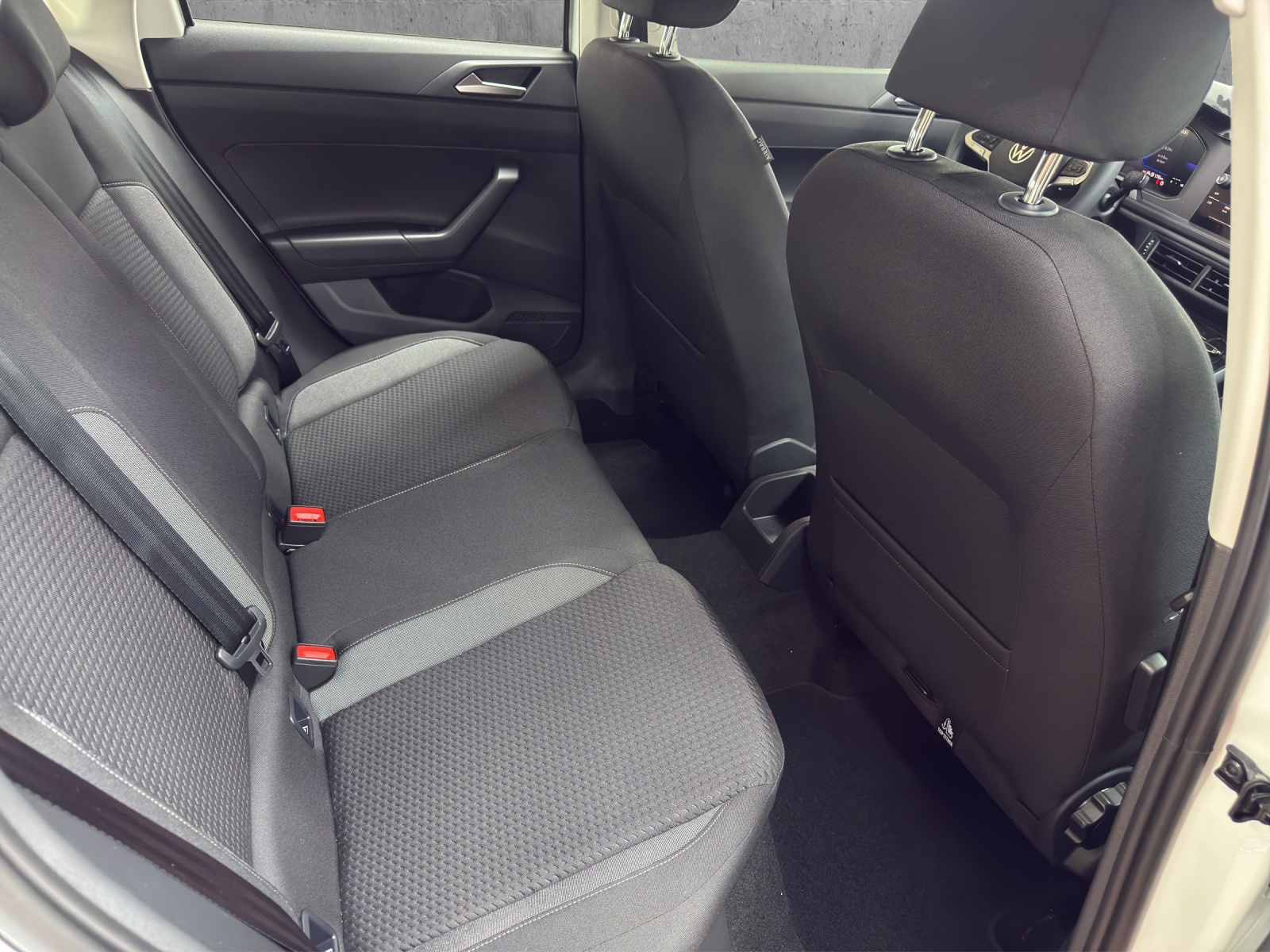 VW Polo 1.0 TSI Basis-image-11