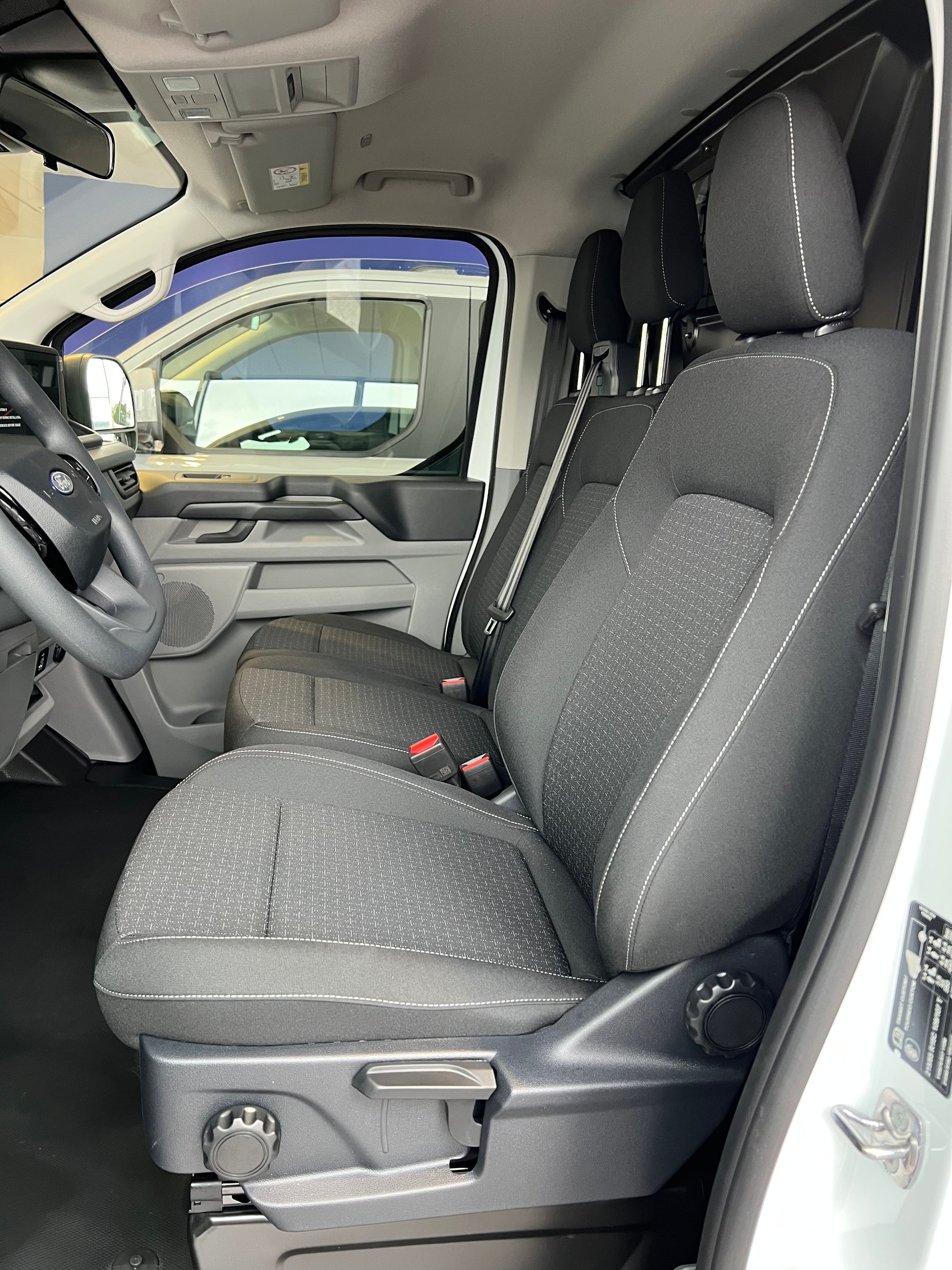 FORD Transit Custom Van 320 L1H1 Trend Automat-image-5