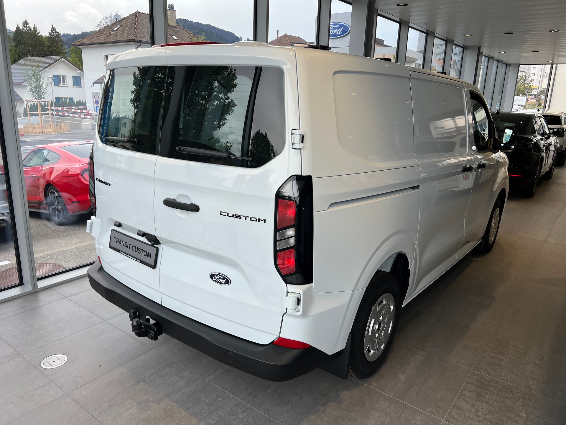 FORD Transit Custom Van 320 L1H1 Trend Automat-image-2