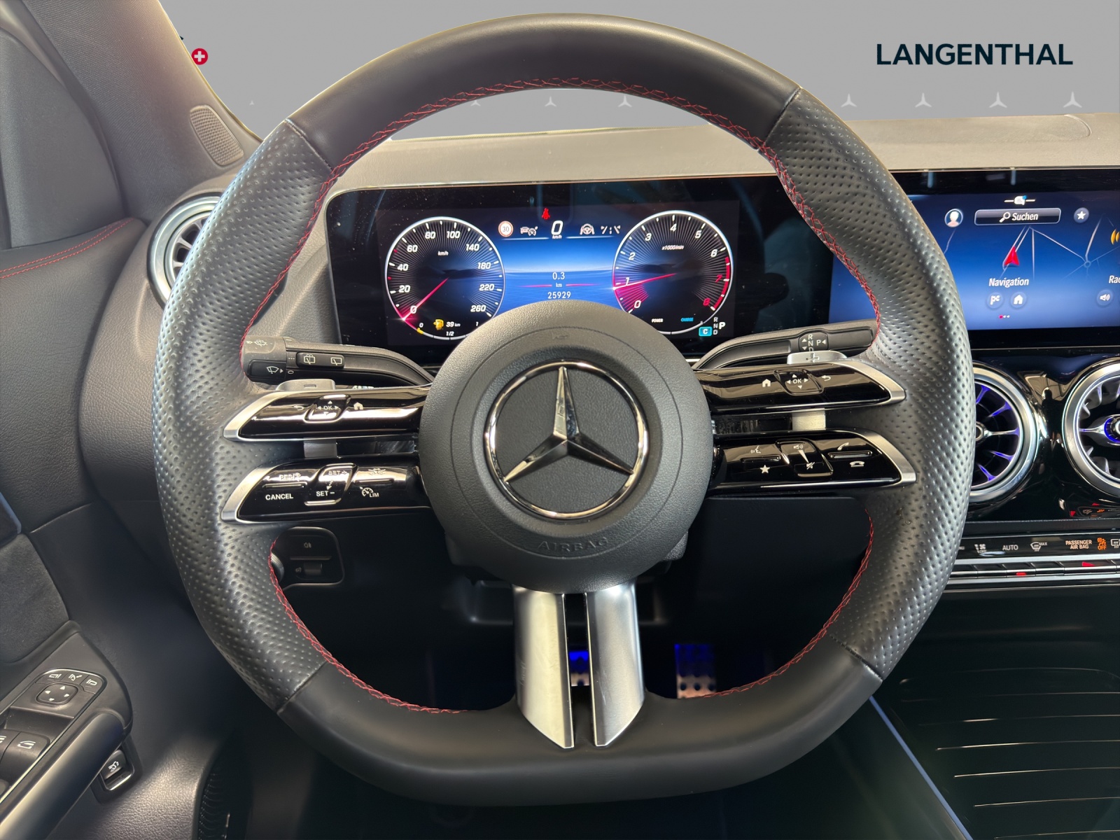 MERCEDES-BENZ GLA 200 7G-DCT-image-9