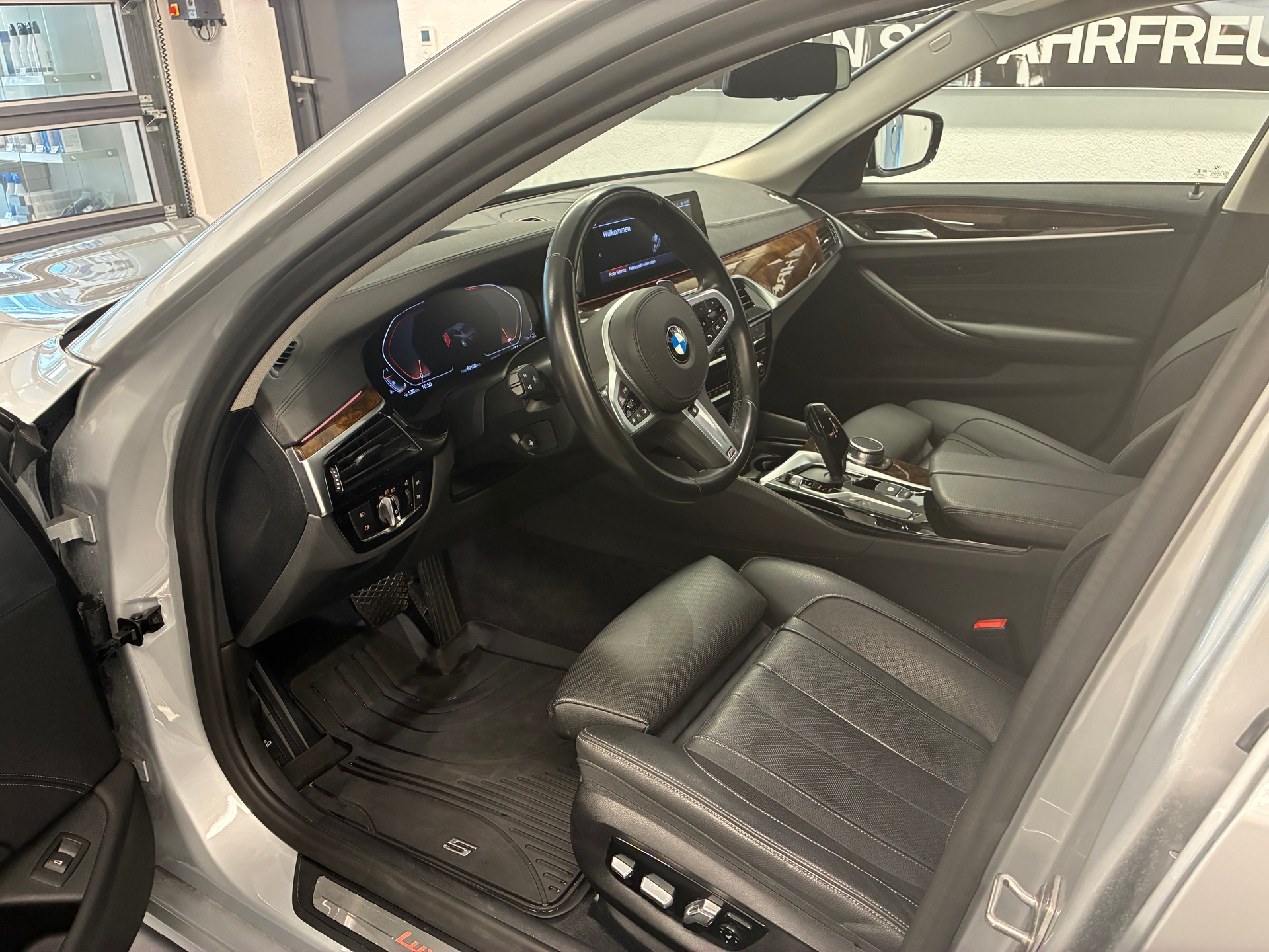 BMW 540i xDrive SAG-image-9
