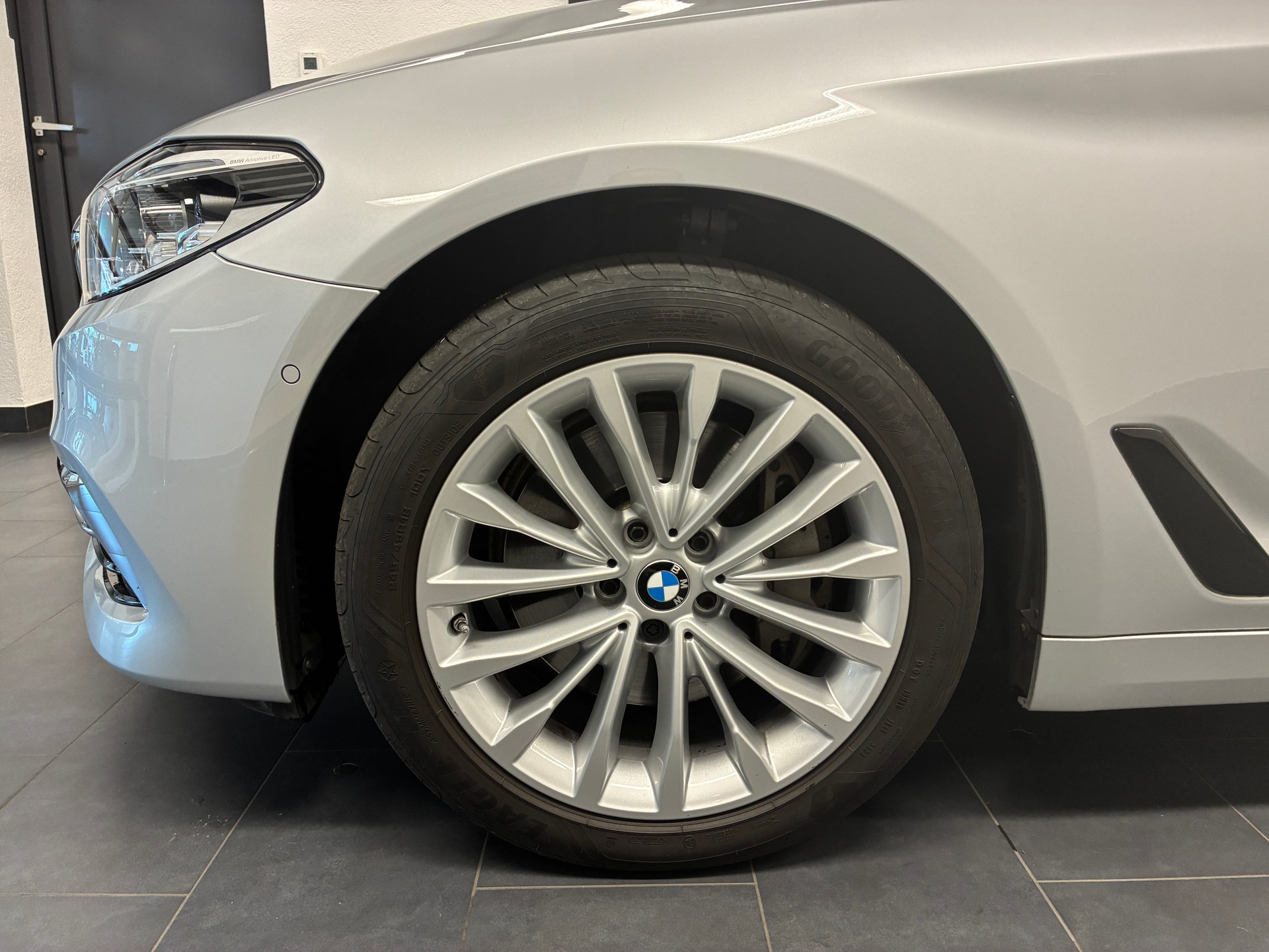 BMW 540i xDrive SAG-image-2