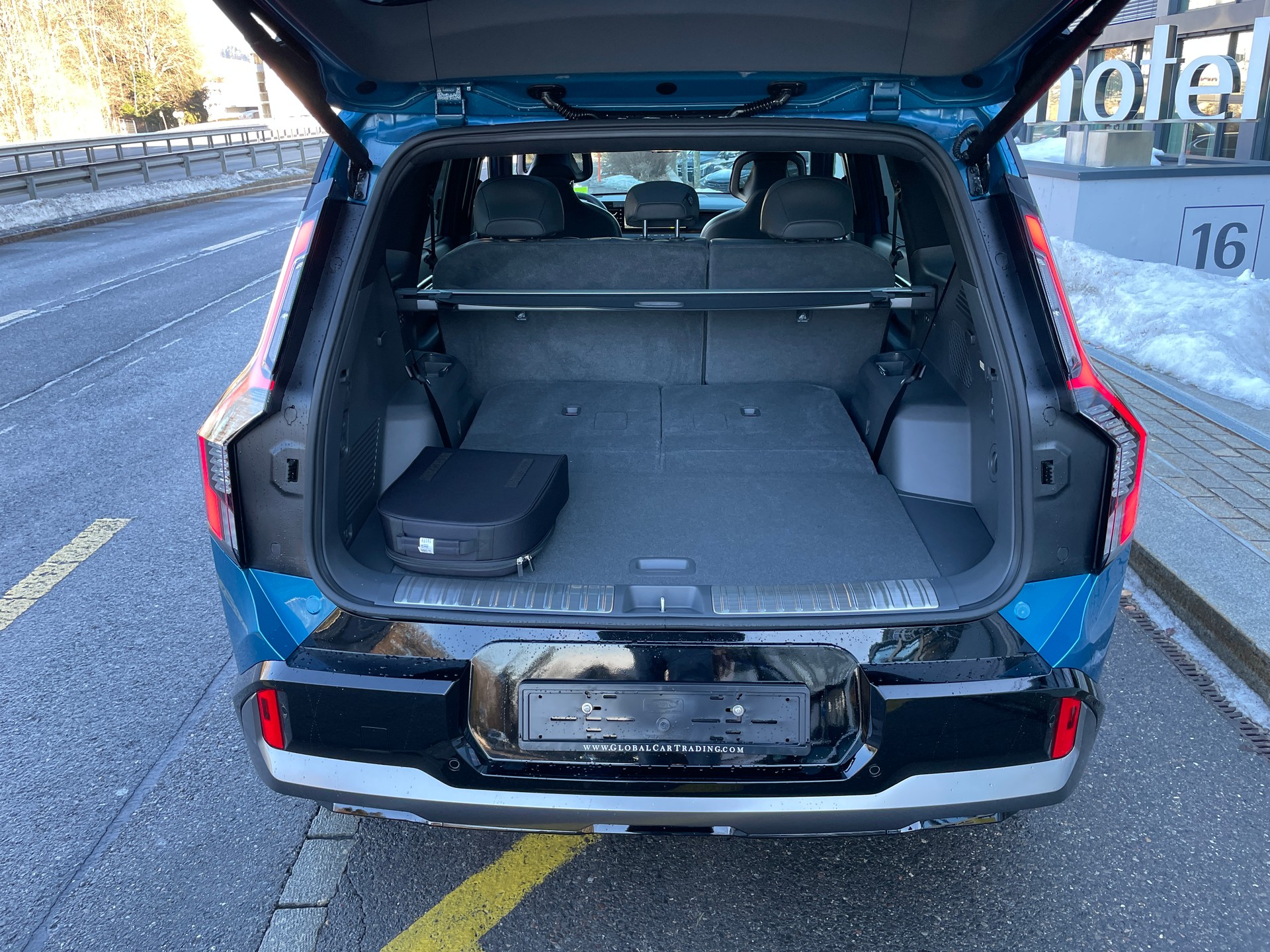 KIA EV9 99,8 kWh GT-Line 4x4 mit Panoramadach, 7-Sitzer, Digitale Spiegel-image-8