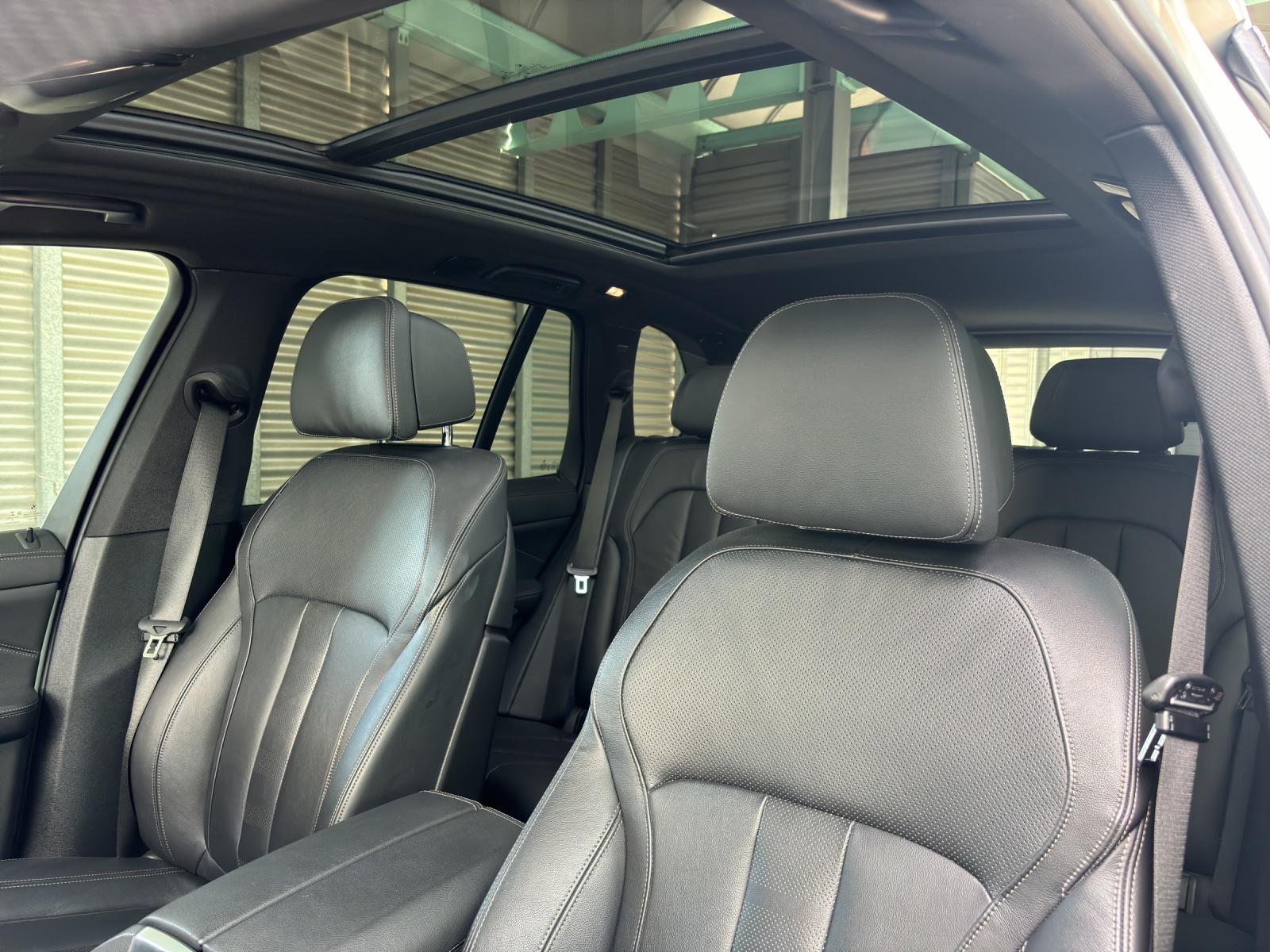 BMW X5 M50i xDrive-image-12