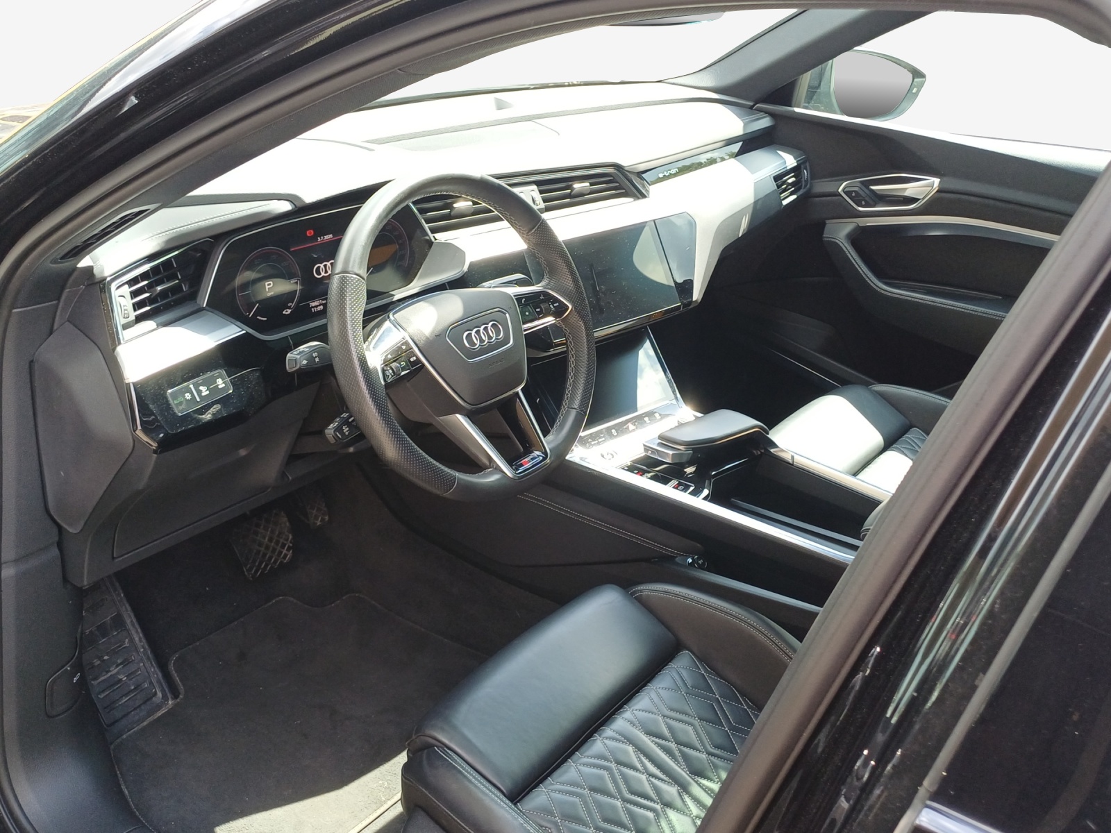 AUDI e-tron 55 Sportback S Line Black Edition quattro-image-7