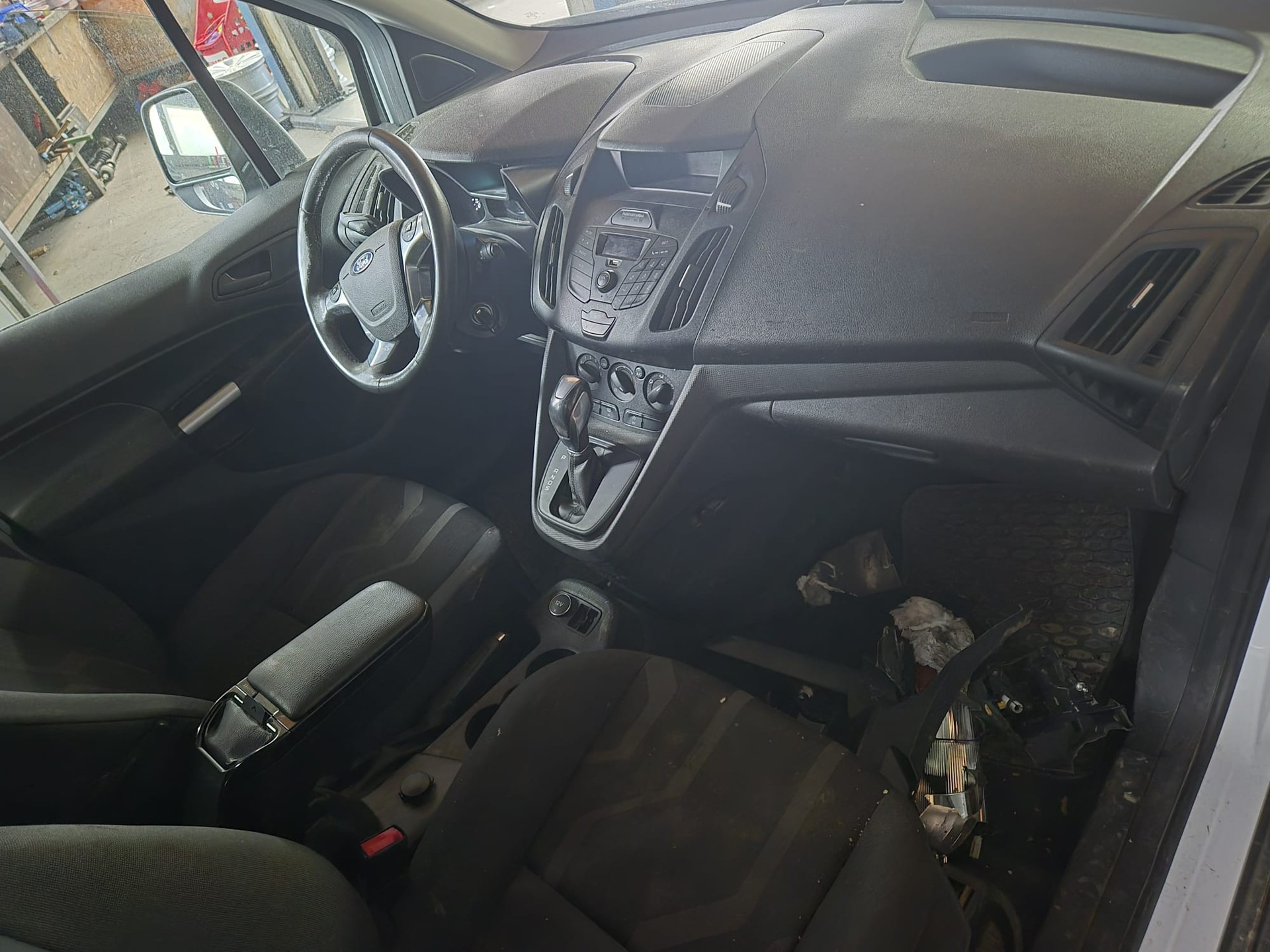 FORD Tourneo Connect 1.5 TDCi Ambiente Powershift-image-8