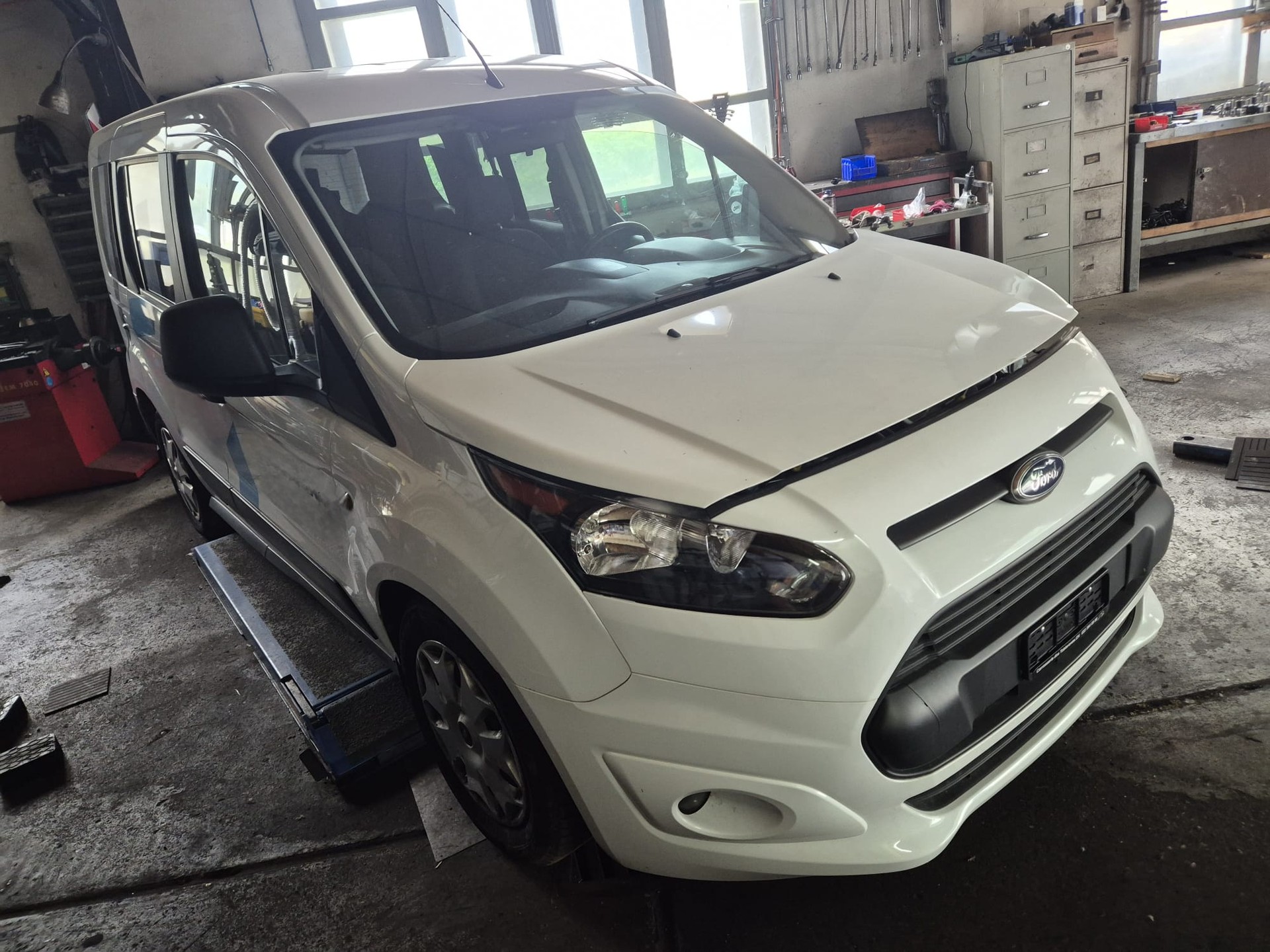 FORD Tourneo Connect 1.5 TDCi Ambiente Powershift-image-1