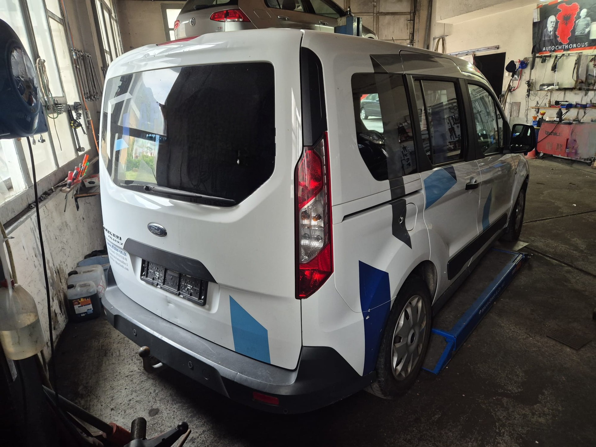 FORD Tourneo Connect 1.5 TDCi Ambiente Powershift-image-4