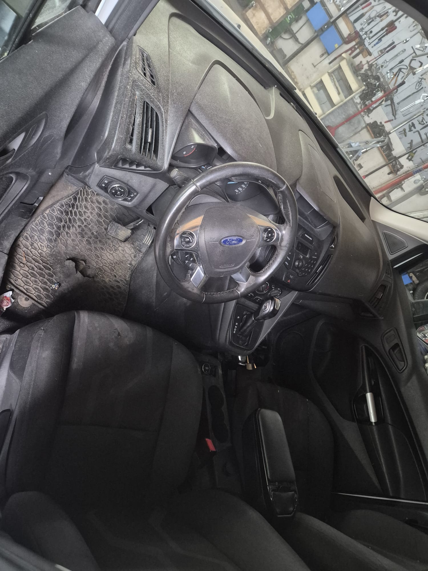 FORD Tourneo Connect 1.5 TDCi Ambiente Powershift-image-7