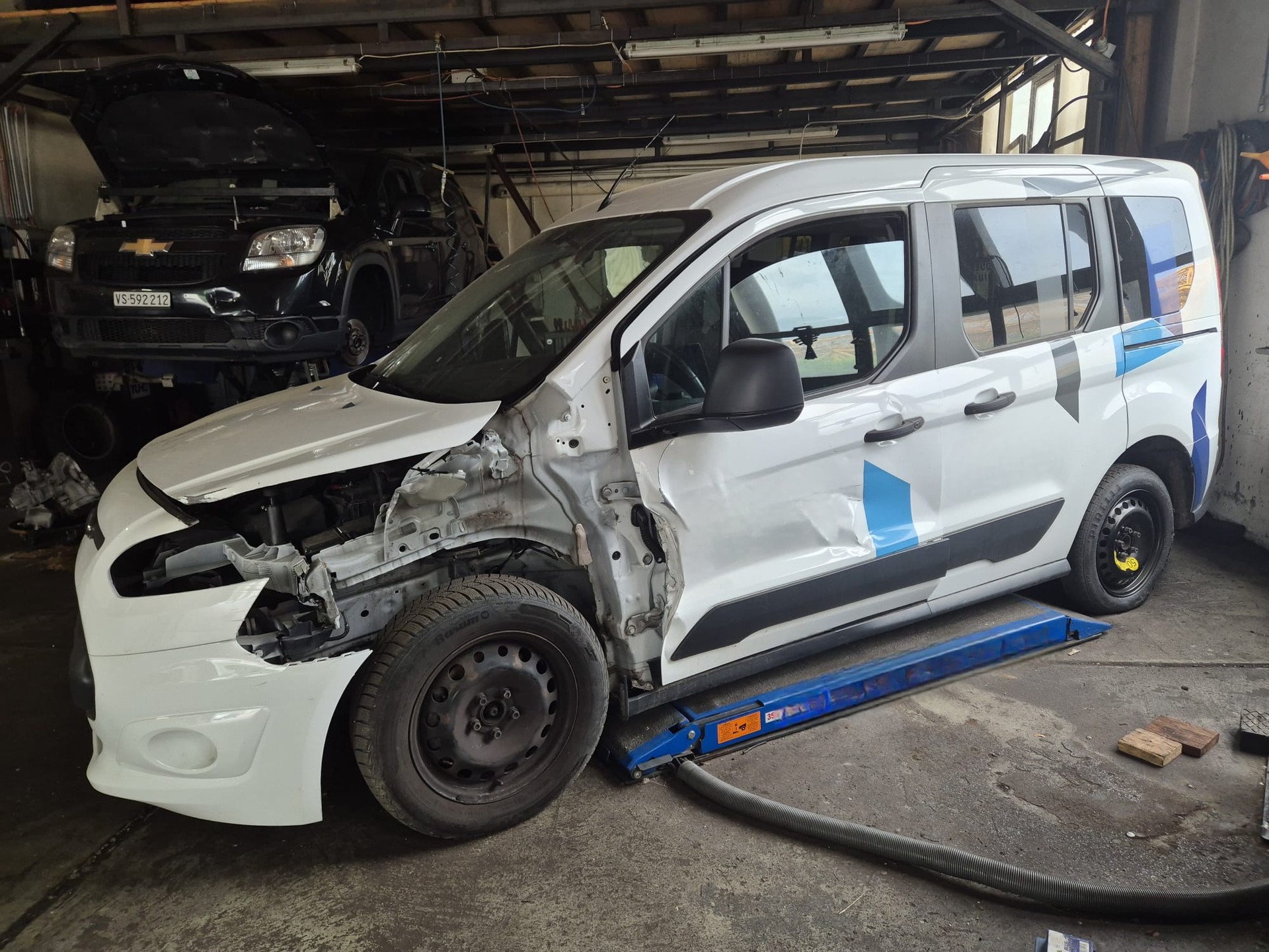 FORD Tourneo Connect 1.5 TDCi Ambiente Powershift-image-5